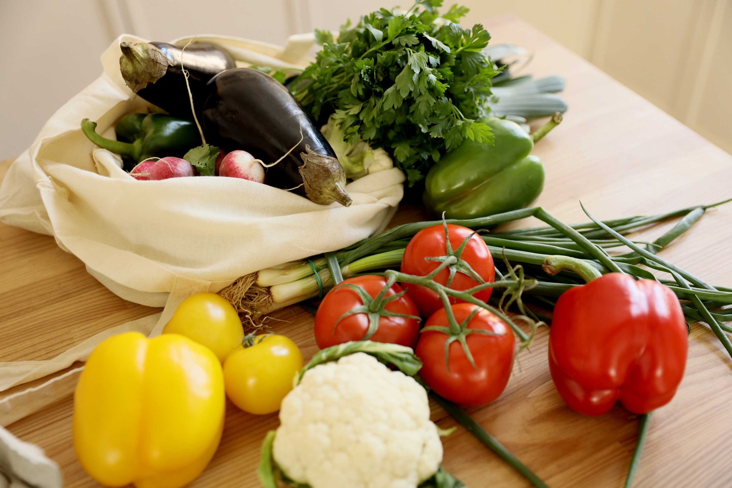 ✨Everyday Ingredients, Extraordinary Meals✨
Who says good food has to be pricey? A potato, an egg, and a splash of olive oil can do wonders — trust me, I’ve seen it happen. 😉
From tortilla to flan, this week’s blog proves that flavour doesn’t need a luxury label.
💛 Simple. Honest. Delicious.
(link in bio!)
#InesKitchen #HomeCooking #EasyRecipes #RealFood #FoodBlog #SpanishTortilla #FlanDeHuevo #CookingLove #BudgetGourmet #TortillaMagic #FlanLove #EatHappy