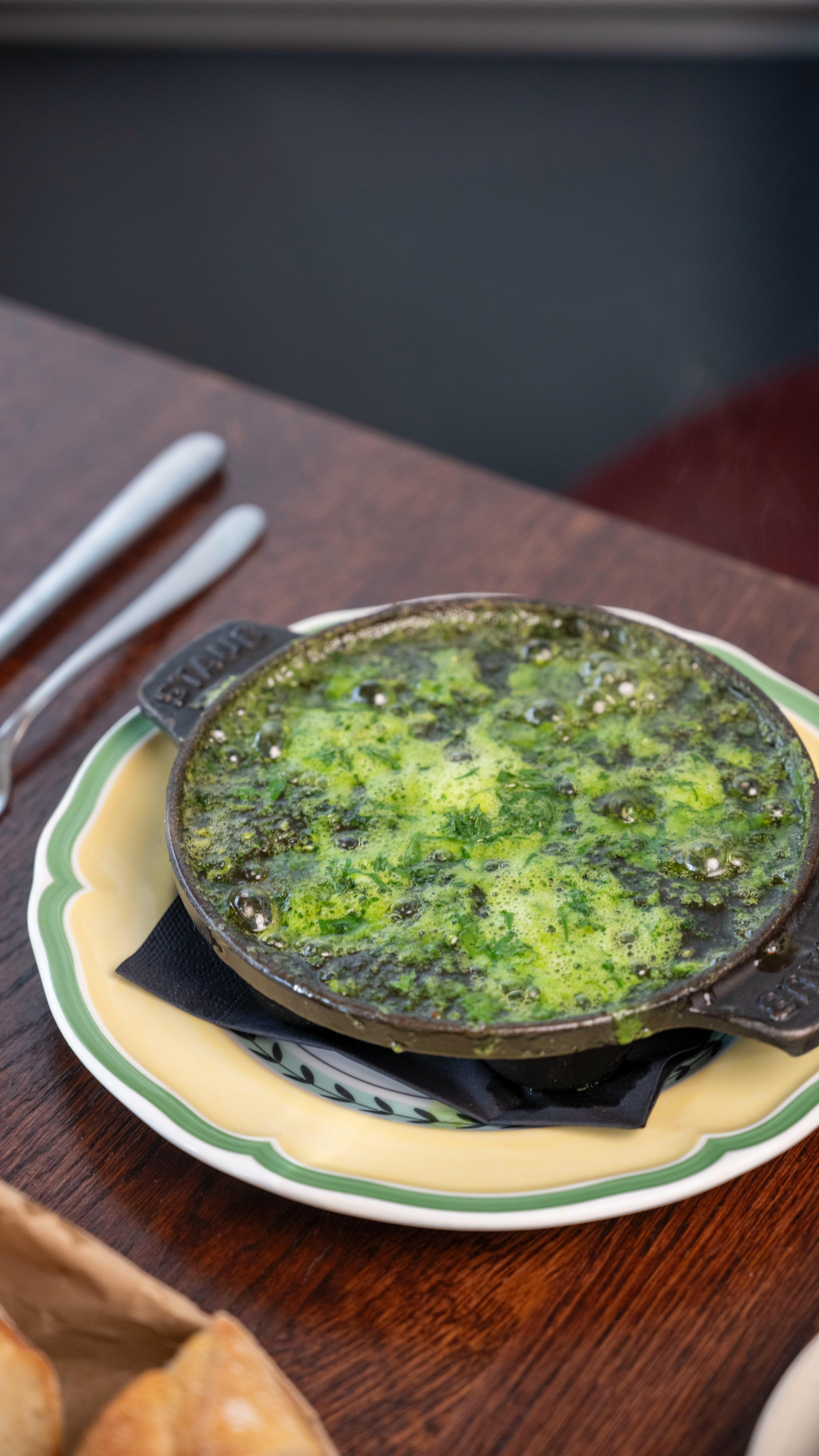 Escargots with persillade, warm baguette, and plenty of garlic butter.
The kind of starter that sets the tone for the whole meal. 🥂
.
#escargots #frenchcooking #frenchbistro #crouchend #londonfoodie #londonrestaurants