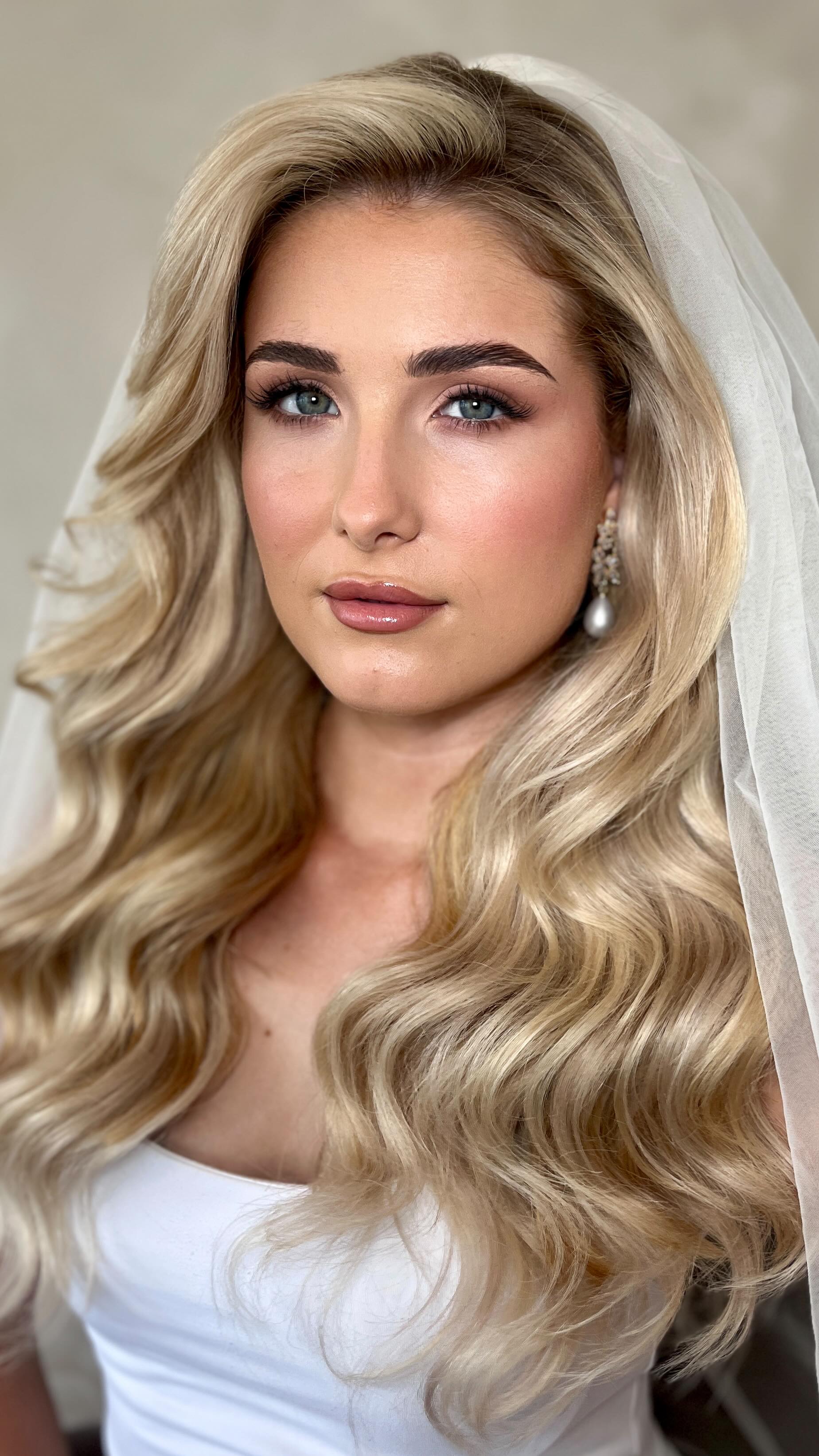 Everyone can curl hair, but not like this 👀
It’s all in the prep, the technique and the finish. Creating bridal hair that looks soft, effortless and lasts all day 💫
✨ 2026 brides: Limited availability remaining for both UK & destination weddings.
✨ 2027 brides: Currently open for destination weddings only - my diary officially opens January 2026.
For all enquiries, please fill out my enquiry form via the link in my bio 🤍
.
.
.
#bridalhairstylist #destinationbridalhairstylist #bridetobe #bridalhair #destinationwedding #ukbridalhairstylist #trendingbridalhair #weddinghairstylist #hollywoodwaves #bridalcurls
