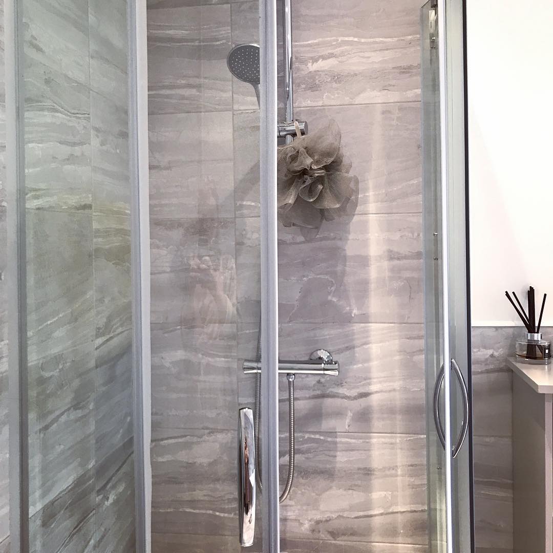 Just love making showers gleam 🧽✨