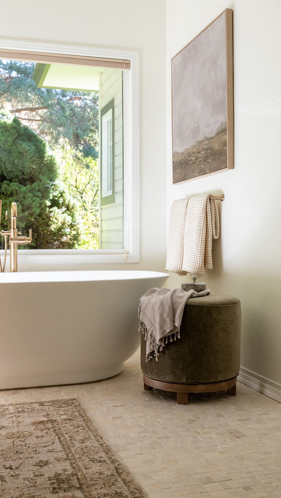 I present to you - the primary bathroom at European Cozy ✨ what a transformation, right?! The clients wanted neutral tones, texture and an elevated yet welcoming vibe. We are OBSESSED with the details on the vanity in this bathroom, and the storage is next level. What a relaxing space!
Gorgeous photos by @sophiawikoffphoto
General contracting by King Built Construction
#boiseinteriordesigner #boiseremodel #remodel #beforeandafter #bathroomremodel #boise