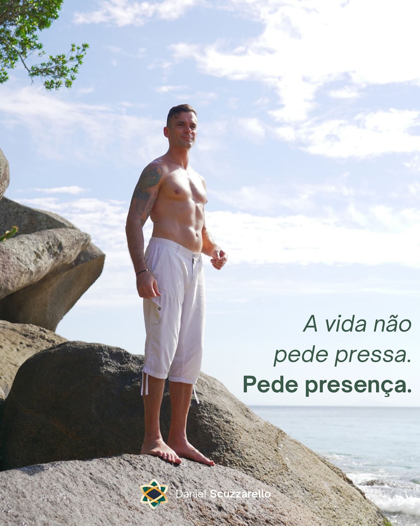 Viver plenamente não é sobre fazer mais no seu dia (como viagens e metas) — é sobre sentir mais.
Sentir o gosto do café sem pensar no e-mail que precisa ser respondido. Sentir o vento no rosto sem já planejar o próximo passo. Sentir a presença de quem está ao lado, sem se perder na ausência de quem não está.
A vida plena não se mede em quantidade de experiências, mas na qualidade da consciência com que as vivemos.
E você? Tem estado presente na sua própria vida — ou apenas passando por ela? Se quiser se aprofundar nesse processo de presença e consciência, acesse o link na bio!
#mindset #lider #lideranca #pessoas #gestao #liderancaconsciente #mentoria #breathwork #consciousleadership