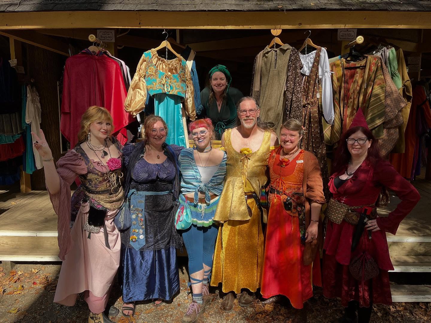 Happy last day of #marylandrenaissancefestival ! Thank you for an amazing season from (almost) all of the Q Hearties, representing all the colors of the rainbow!
#mdrf #mdrennfest @mordea @thesongbird.am @jack_quelyn @jamie_peddicord @tashaniggles @evee_bee2003 @ekjorden @sialiameadows