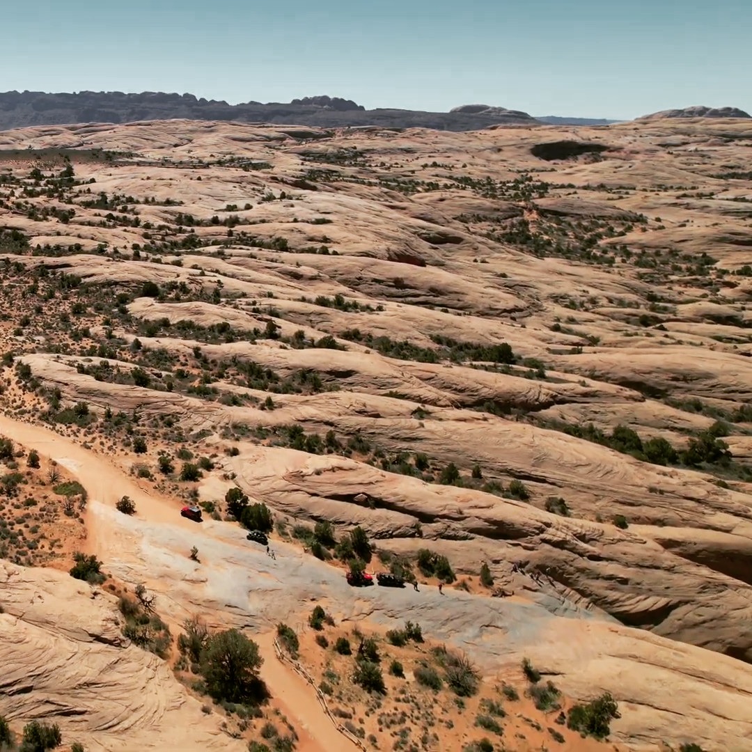 We rolled out of Moab just after sunrise on Day 5 of the Utah BDR, rigs packed and ready for another stretch of trail. A few blocks east of town, the pavement gave way to sandstone at the entrance to Sand Flats Recreation Area â and from there, we climbed straight onto Hellâs Revenge.
Itâs one of those trails that doesnât need an introduction. The first fin rises up immediately, smooth and steep, and before you know it, youâre driving over ancient dunes turned to stone. The traction is unreal â rubber gripping rock where you wouldnât think it could.
We didnât take the extreme lines this time â no Hellâs Gate or Escalator â just a clean run through the main trail. Even so, it was everything Moab is known for: steep climbs, tight descents, and views that stretch across the Colorado River to the La Sals.
The exit turned out to be longer and tougher than we expected, but thatâs part of it. Moab has a way of keeping you honest.