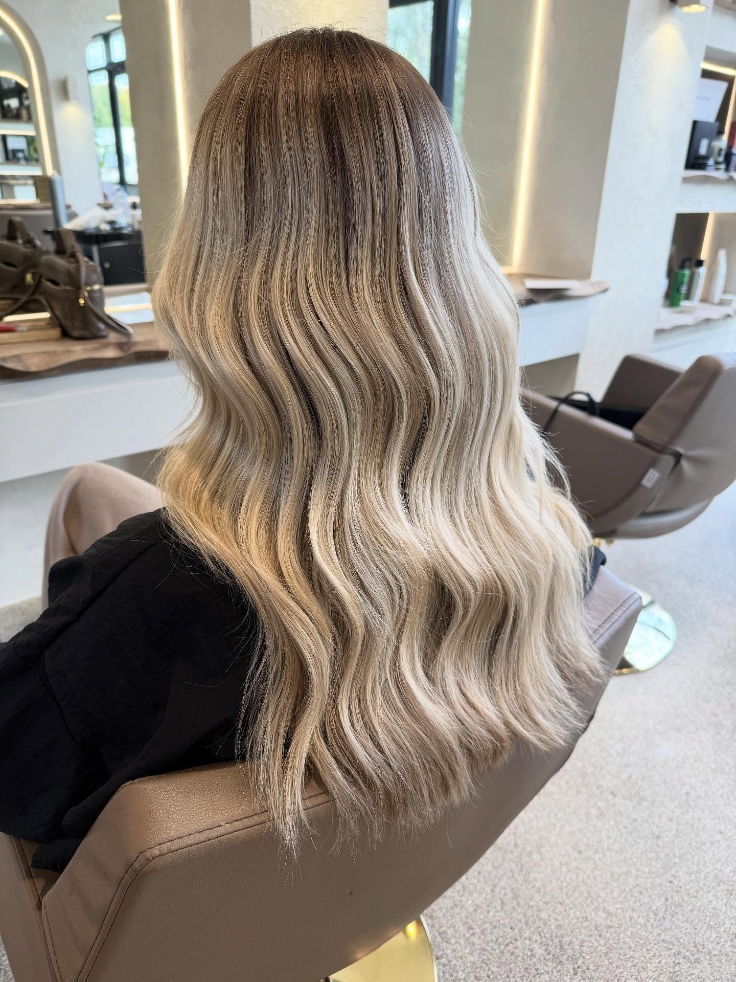 6 months in with no colour and still looking amazing. Just a toner this time to refresh, ✨ the perfect lived in blonde 🤍
@second_opinion_hairdressing
#blonde #blondehair #livedinblonde