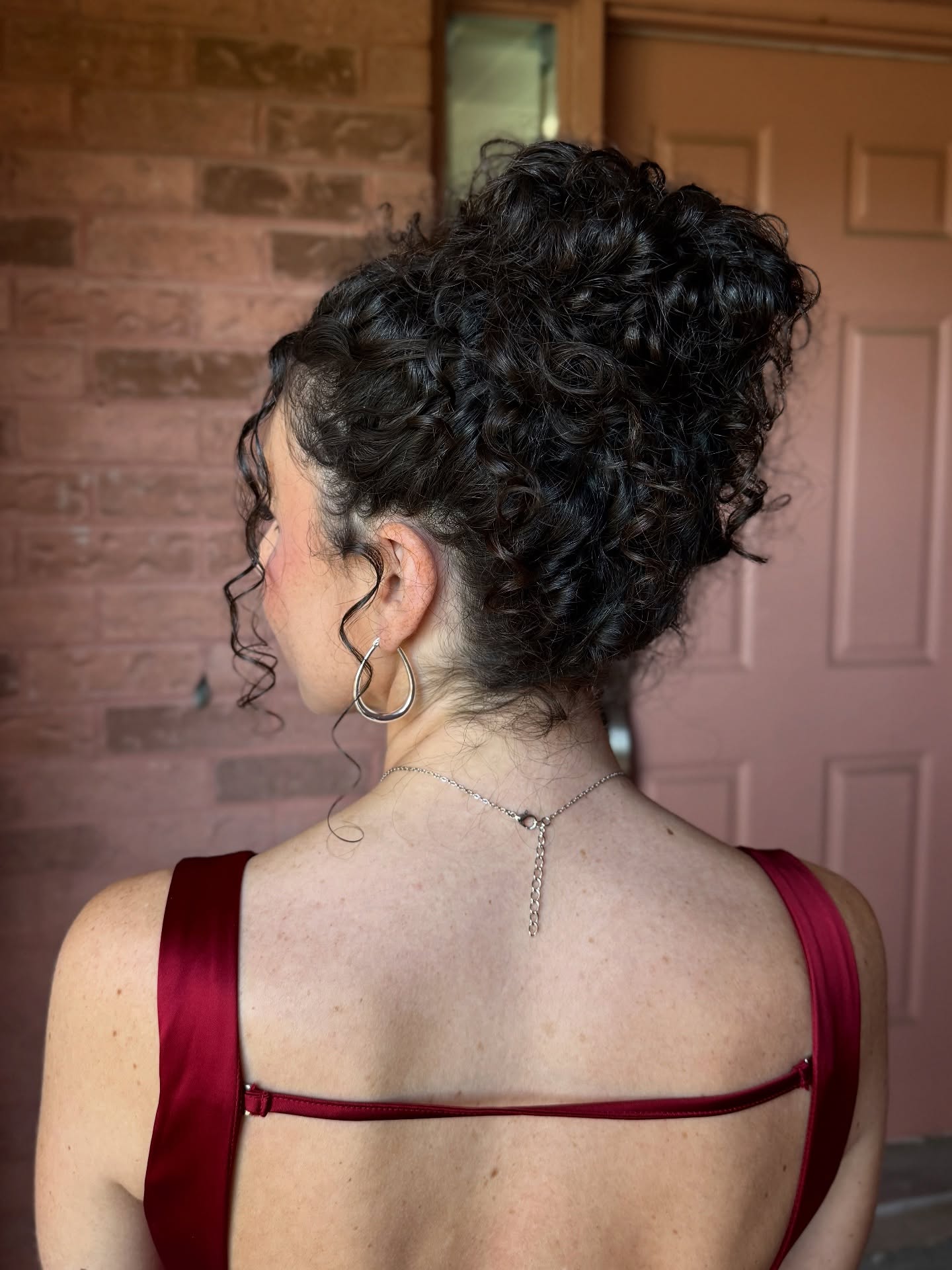 Every time someone wears their naturally curly hair to a formal event instead of smoothing it out, an angel gets its wings🪽
(and I squeal in delight!!!)
#miltonmakeupartist #oakvillemakeupartist #burlingtonmakeupartist #naturalbridalmakeup #hamiltonmakeupartist #bridalmakeup #weddingmakeup #weddinghair #bridalhair #naturalcurls #curlybride #curlyhairinspo 2026 wedding, 2026 wedding hair and makeup near me, 2026 bridal makeup, 2025 bridal hair, GTA makeup artist