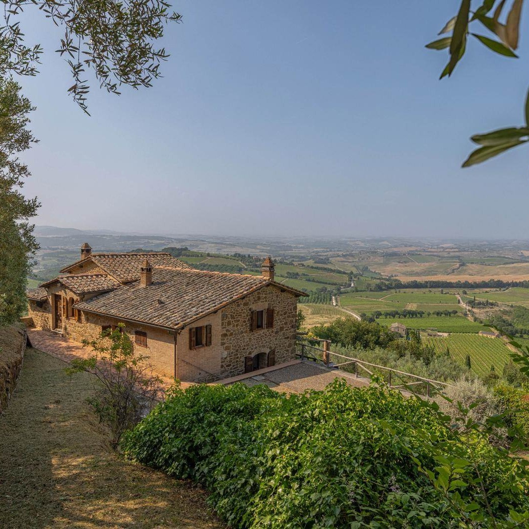 🌿 Tuscan Farmhouse for Sale.
Just outside Montalcino, this 19th-century farmhouse gazes over the iconic Val d’Orcia, a 3.2-hectare estate with 150 olive trees, timeless charm, and infinite potential.
🍷 1 km from Brunello’s birthplace.
€1.05M for your own slice of Tuscany's most coveted landscape.
#MontalcinoMagic #TuscanDream #StoneFarmhouseForSale #ValdorciaViews #ItalianEstate #OliveGroveVibes #LuxuryListing