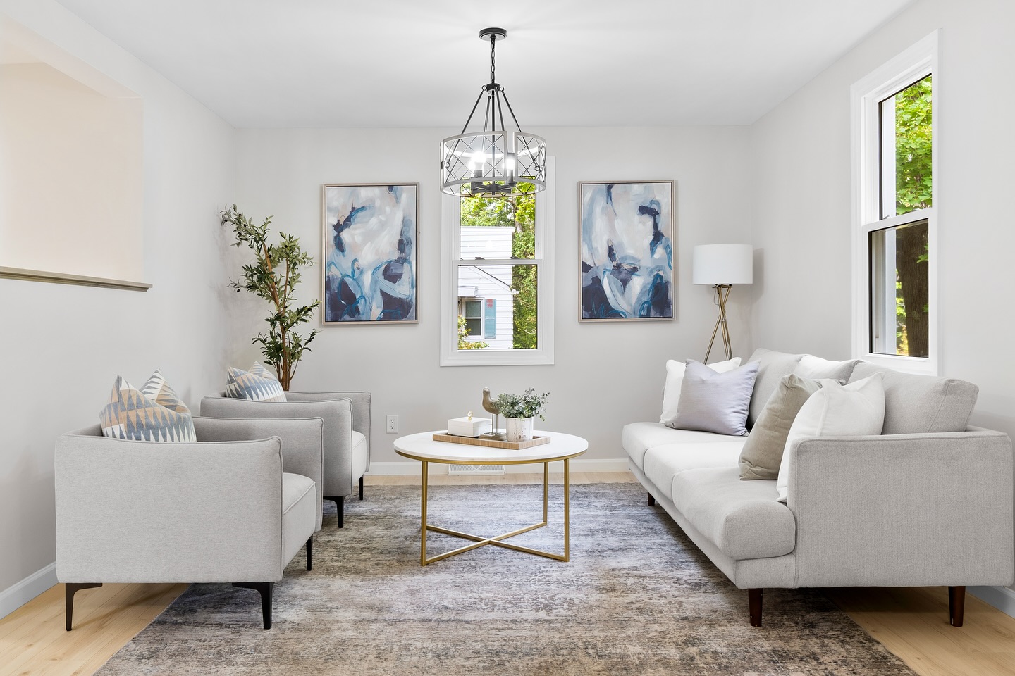 Virtual or real? if you have to zoom in to tell, we’ve done our job 😉
Think of it like magic… but for your listings.
Virtual staging helps buyers see the potential, not just the empty space.
Send us a DM and lets chat!
Check out the link in our Bio to book your next shoot with us, we’ll take care of all your media needs 🫡
-Kevin & Vee