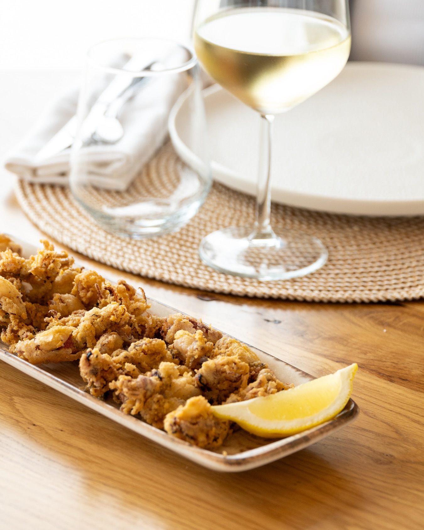 Dorados, suaves y recién salidos de cocina 🦑
Así son nuestros chipirones a la andaluza: sencillos, sabrosos y perfectos para picar junto al mar 🌊
Haz tu reserva llamando📲 al 93 243 12 29 o al 664 34 06 54
📍 Port d’Aiguadolç, Sitges
📲 A través de nuestro teléfono 936 001 332 o en nuestra web
#restaurante #OlaveSitges #SaboresDelPuerto #restaurantemediterraneo #olave #sitges #portsitges #restaurantesitges #menuarroz #arroces #mariscos #pescadosfrescos #carnes #sabormediterraneo #tapas #gastronomia #food#restaurantesenbarcelona #mediterraneancuisine #portdaiguadolç #foodiesbarcelona