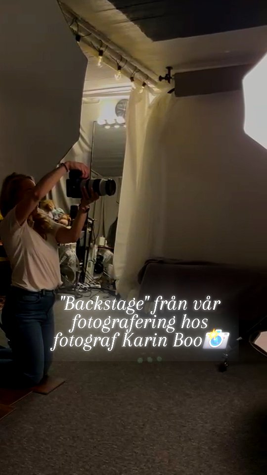 Ibland gör vi också annat än "bara" juridik, som till exempel att ta fram nytt innehåll och uppdatera våra sociala medier som instagram.
Vi jobbar också mycket med att skapa och bibehålla en trevlig arbetsplats med god arbetsmiljö och anstränger oss därför för att göra aktiviteter tillsammans både på kontoret och utanför.
Häromdagen tog vi nya medarbetarbilder hos @fotografkarinboo och här är lite "backstage"-minnen 📸
•
•
•
•
•
#advokatsenkul #advokat #stockholm #sverige #jurist #fotografering #fotograf #advokatbyrå #jurist #biträdandejurist #arbetsmiljö #gemenskap #kontorskul #falun #borlänge #gävle #uppsala #västerås