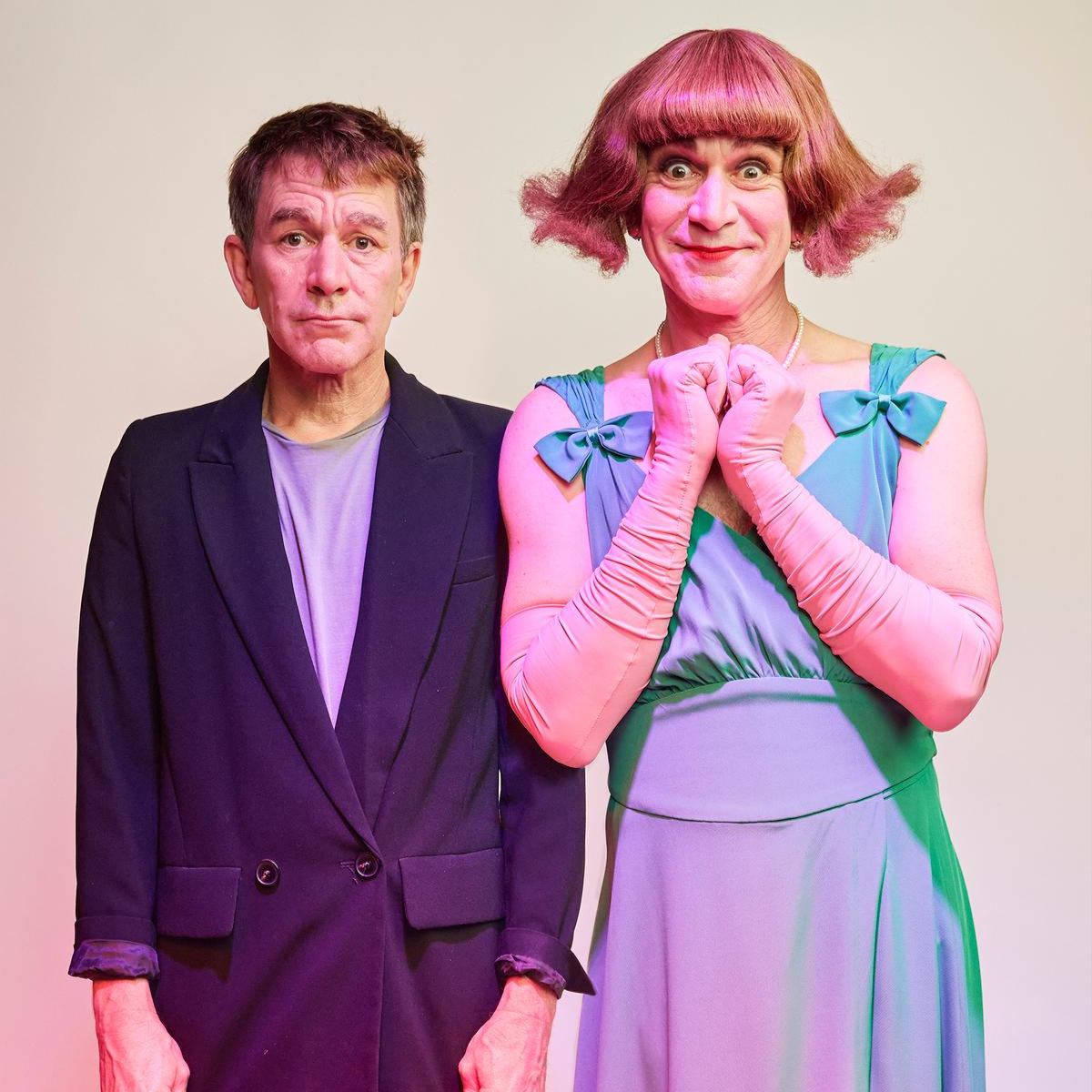 // FESTIVAL 2026 // MADAME FRAIZE
👠 On craque, on ne peut plus le cacher tellement on est heureux... @marcfraize s'invitera avec son double féminin au @fest.oenorires le 5 février prochain.
👒 Il a les honneurs de @telerama aujourd'hui, pour sa rentrée parisienne pleine de succès.
👗 Ouverture des ventes dans quelques semaines. On est bouillants !
📷 Jean François Robert
.
.
.
. #oenorires #festival #humour #théâtre #spectacle #seuleenscène #madamefraize #marcfraize #givry #saoneetloire #legrandchalon #igersbourgogne #bourgogne