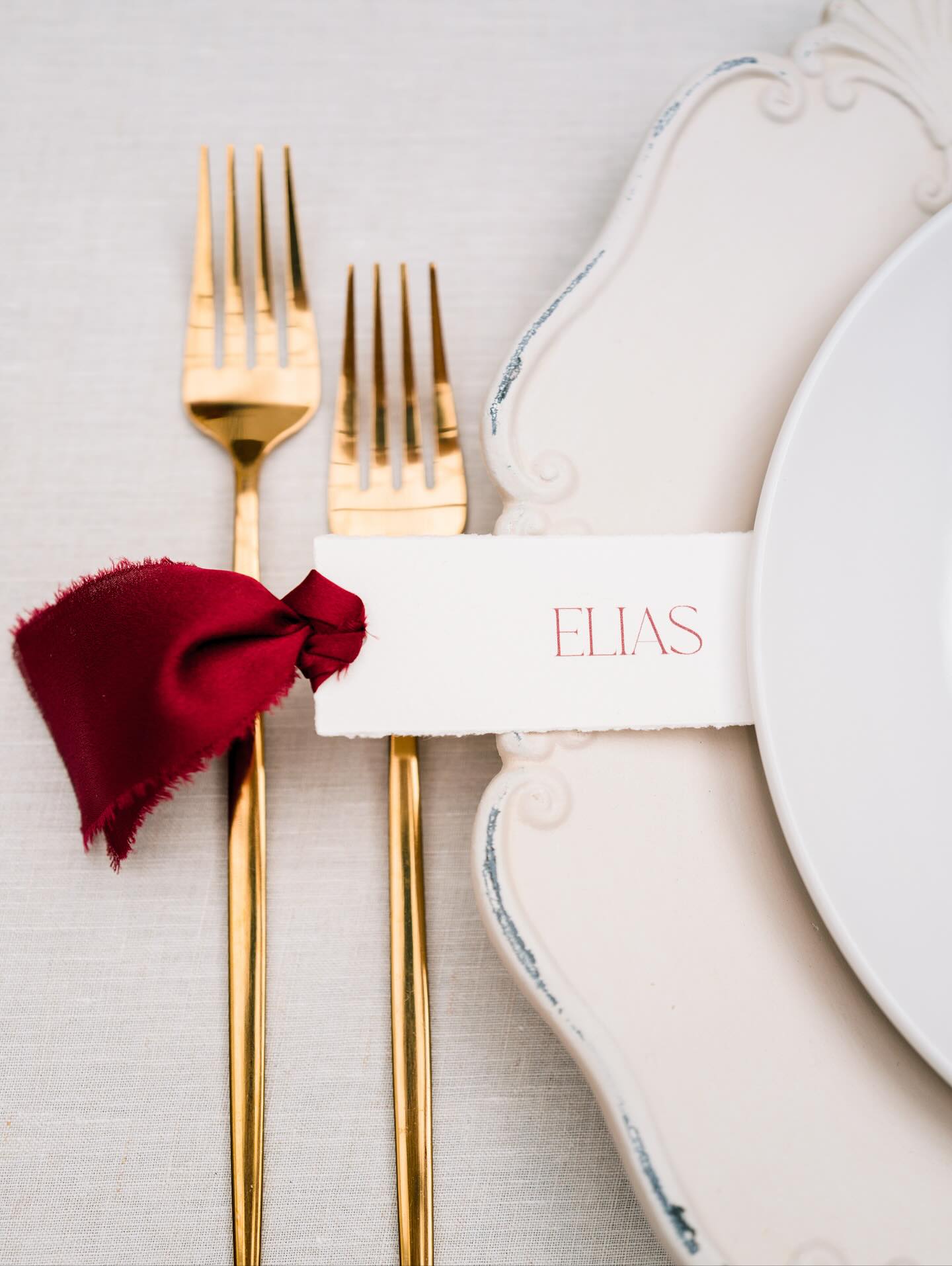 d e t a i l. l o v e ♥️
MICRO WEDDING
EVENTDESIGN
HOCHZEITSPLANUNG
WINTERHOCHZEIT
Planung & Konzept: @whisperedvows_weddings
Rentals & Mobiliar & Dekoration: @ambient.moment
Foto: @diana_8sh
Floristik: @lebloom.studio
Location: @paulinerhof.eventlocation
Papeterie: @paperlicious.de
Macarons & Cupcakes: @macaroniversum