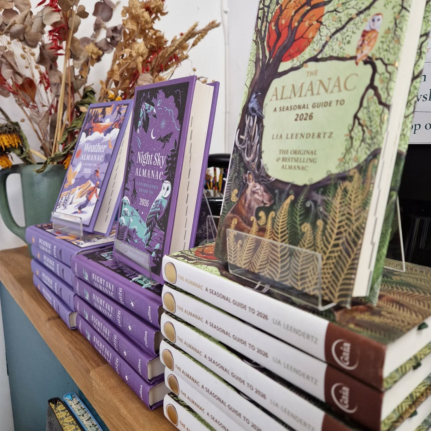 Almanac season has officially begun.
Also, jumpers, pumpkins, longer nights, soup, weird girls fiction and ghost stories.
Come and get a seasonal stack of books, put on your slippers and start planning for hibernation.
#booksfortheweekend #autumnbookstagram #autumnbooks #bookstagramuk #bookshopping #bookshop #bookshopsofinstagram #bristolbookstagrammers #halloweenbook