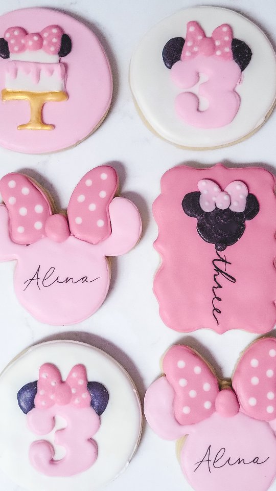 Every birthday should feel like the most special day. Celebrating my girls was how I started in this business and getting to celebrate your families' birthdays makes me just as happy.
.
.
#cookies#cookielady#birthdaycookies #birthday#birthdaydessert #mouse #royalicingcookies#cookiedecorating#cookiedecorator#safetyharbor#tarponsprings#dunedin#palmharbor#tampa #clearwater #localbaker#cookiesofinstagram
