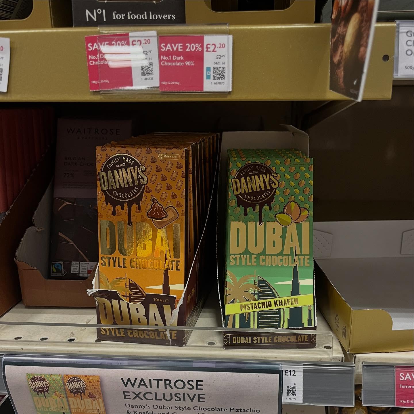 Oh no! ÂŁ12 for the trendy unhealthy chocolate at silly prices. Thatâs approx ÂŁ6 for a 100g bar, someone is laughing, donât let them. What is this all about?
Look up and buy the dark chocolate đĄ
Itâs cheaper.
You can afford to buy some pistachios too.
#darkchocolate #polyphenols #microbiome #dubaichocolate