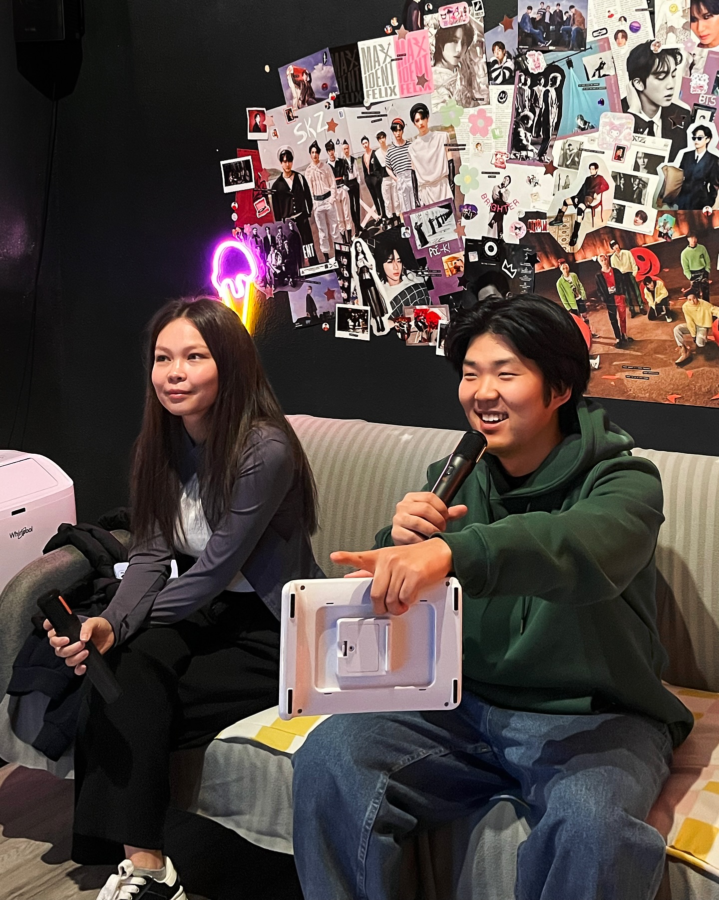 Every Tuesday, Seoulmates staying at Koreatown can enjoy FREE karaoke at @pock.cz 😍🎤🎶
#kpopcz #kpop #kamvpraze #prague #praha #karaoke #KoreaTownPrague #praguetravel #trip #koreatown #hostel #solotravel #budgettravel #프라하 #프라하숙소 #프라하맛집 #프라하호스텔