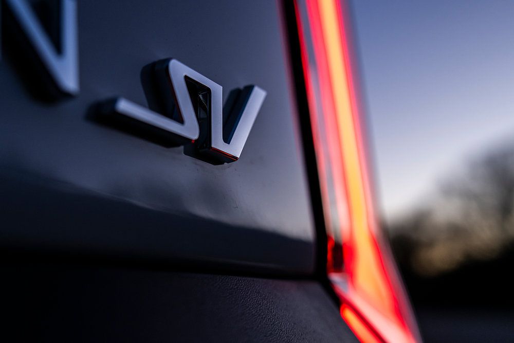 Not all electric vans are built equal. Here’s what sets the Farizon SV apart.
Unlike many EVs on UK roads, the Farizon SV was purpose-built from the ground up as an electric van — not retrofitted or adapted. That means smarter design, better range, and real payload capacity.
🔧 13m³ max load space
🔋 Up to 342 miles of city range
⚙️ Hybrid aluminium-steel body for strength & efficiency
🚚 1,350kg payload capacity