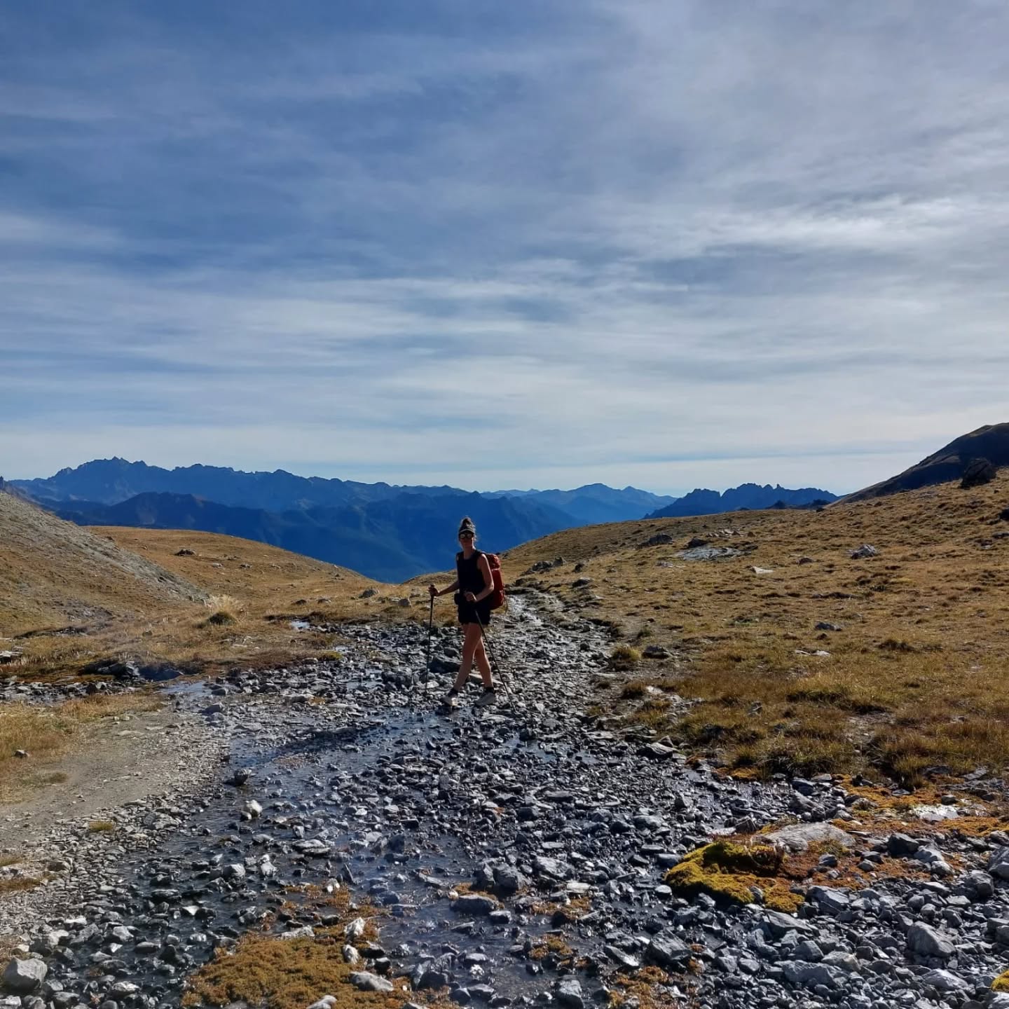 ⛰️🍁Een nieuwe tocht, een nieuw proces
Deze zaterdag heb ik weer het geluk om samen met co-therapeute Sophie Boddez én een groep benieuwde tochtgenoten de herfst in te trekken.
Ik voel me vervuld van dankbaarheid voor het mooie proces dat zich in dit kader weer zal ontvouwen.
Ben je benieuwd naar de tochten van 2026? De eerste tocht staat al op de website. Neem een kijkje op www.passagetochten.fr.
Wil je er graag bijzijn? Laat dan iets weten want de inschrijvingen lopen binnen. 🎯
Liefs,
Karlien
🧡
#oktobertocht2025 #herfst #psychologe #passagetochten #outdoortherapy #dankbaarheid #nofilter
