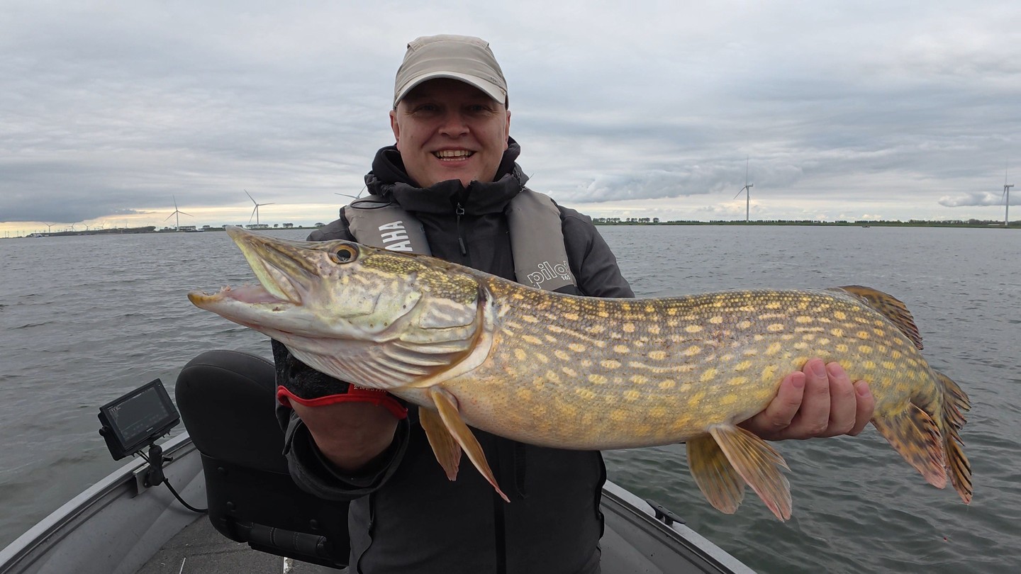 Ready to hit the water with Lure Fishing Guide? Book now—spots available from November 15. Earlier dates are fully booked.