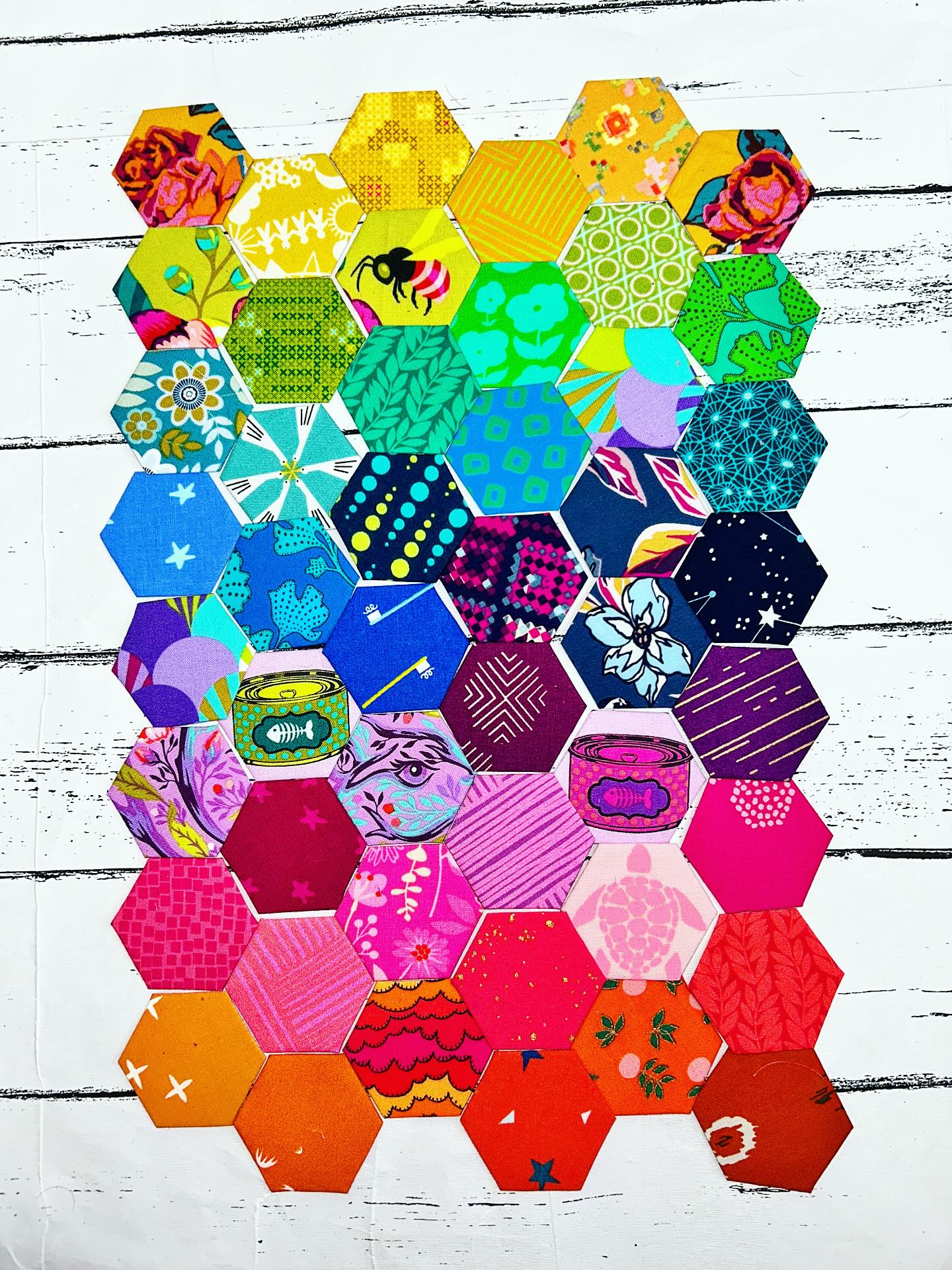 It’s official #scrappymakesmehappy ❤️🌈
Choosing fabric, colour theory, fabric placement and having fun are just a few of the things you will learn if you take an EPP class with me - check out @morrisworksuk website for all the details and to book your space, we’d love to have you join us ❤️🌈
#quiltclass #fussycutting #fussycut #fussycuttersclub #epp #eppeverywhere #eppquilt #epponthego #englishpaperpiecing #englishpaperpieced #hexie #hexielove #hexiequilt #sewing #beginnerquilter #sewcreative #sewmuchfun #patchwork #newproject #sewingproject #quiltersgonnaquilt #quiltblock #quiltblocks #greatbritishquilter #quiltingismytherapy #quiltingismybliss #rubystarsociety #wip #learnthroughplay