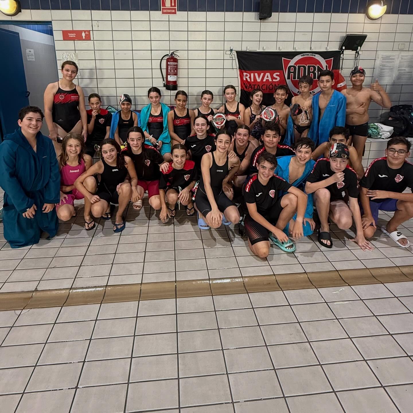 ▪️LIGA ALEVÍN▪️
💥 ¡Primera jornada de liga alevín de la temporada! 💥
➡️ Nuestros chicos y chicas del @rivasswim dieron su mejor versión en el agua 🏊♂️🔥
➡️ Mucho esfuerzo, compañerismo y ganas de seguir mejorando en cada brazada 💪❤️🖤
¡Arranca una temporada llena de ilusión y retos! 🙌🐊
