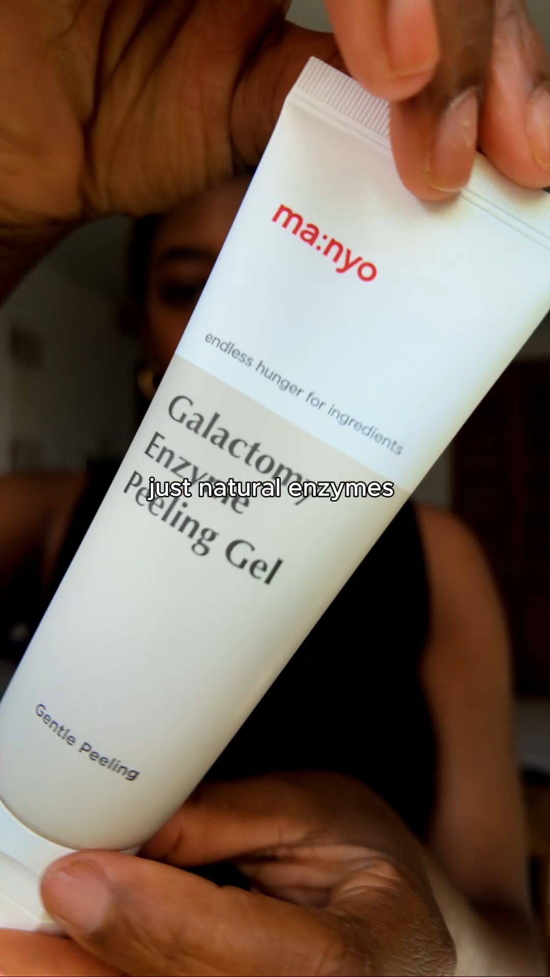 @manyoglobal really killed it with this gentle Galactomy Ezyme Peeling Gel.
A perfect exfoliant for those who prefer gentle exfoliation over harsh acids.
This peel is for you if you struggle with rough texture and your skin barrier is too impaired to tolerate AHAs or BHAs
#manyo #peelinggel #manyopeelinggel #enzymepeel