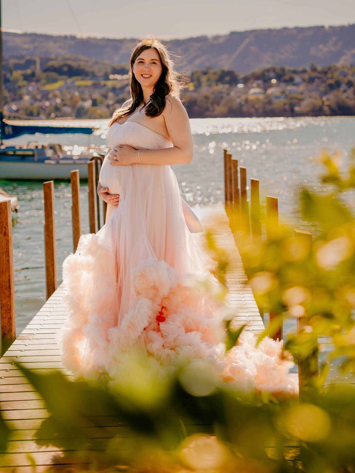It means so much when clients travel all the way from the US to Switzerland and choose me to capture such a special moment in their lives. Grateful to be part of their maternity journey—especially with the stunning Lake Zurich as our backdrop 🤍🇨🇭.
.
.
.
. #maternityphotography #motherhood #zurich_switzerland❤️ #newlife #pregnant #pregnancy #schwanger #schwangerschaft #mutter #baby #babybellyshooting #babybauch #momlife #outdoor #momtogs_mamas #momtobe #swissmom #boho #magnolia #babymom #schwangerschaftsshooting #baby2025 #secondtrimester #cute_pregnancy #maternityfashion #maternityshoot #babybauchfotos