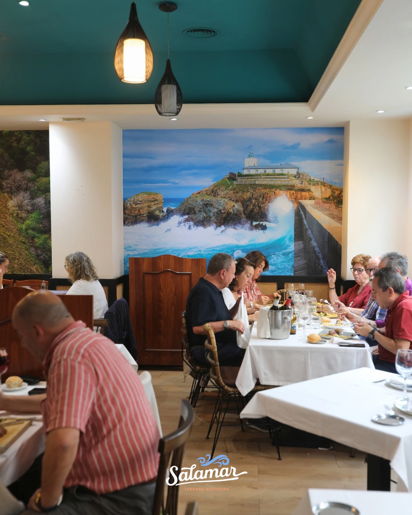 Reserva tu mesa y ven a probar lo mejor del mar sin salir de Madrid! 🦐🦀🦞🍺🍷