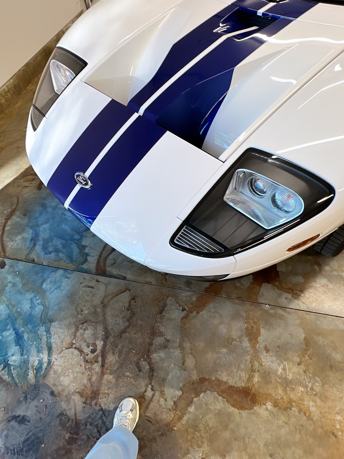 a v a i l a b l e ✨
@desneuxmotorsports
2005 Ford GT / Centennial White / All Four Options - 6500 miles
.
.
#FordGT #Supercars #Supercarlifestyle #americanmusclecars