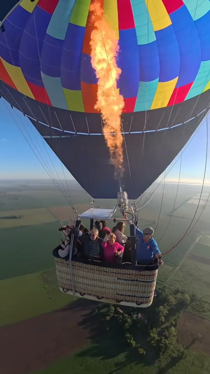 En esta tarde de lluvia recordamos uno de los últimos vuelos. #animateavolar @rosarioenglobos #vuelosenglobo