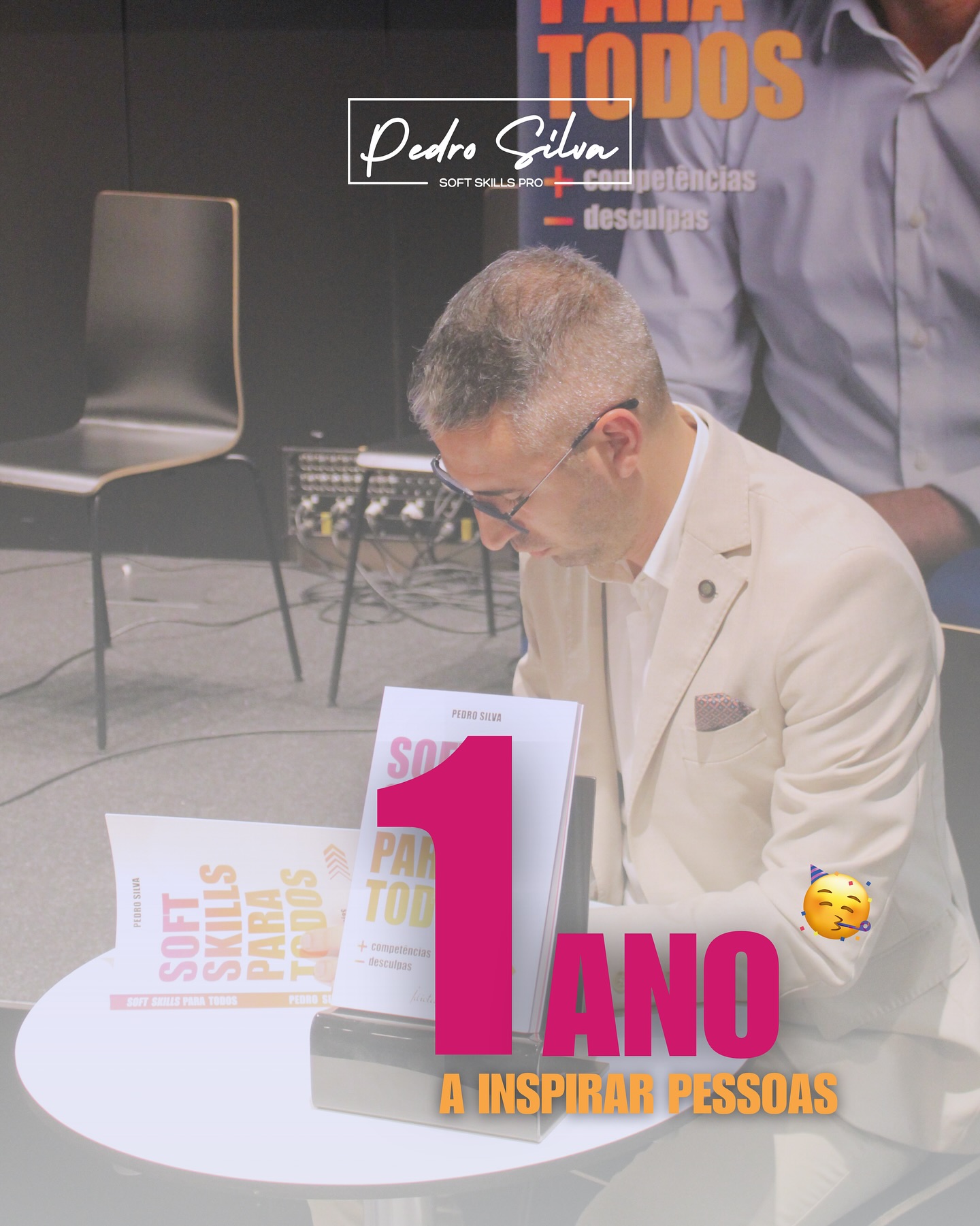 Hoje o “Soft Skills para Todos” faz 1 ano.
Um ano desde que deixei de escrever apenas num teclado para começar a escrever nas vidas de quem se cruzou com este livro.
Quando o imaginei, quis que fosse mais do que um conjunto de conceitos, quis que fosse um convite à mudança. Um convite para quem se quer conhecer melhor, comunicar melhor e viver com mais consciência.
E ver este livro nas mãos de tantas pessoas, em empresas e casas, é a prova de que as soft skills são realmente para todos.
Obrigado a quem leu, recomendou, ofereceu, partilhou e, sobretudo, aplicou. 🙏