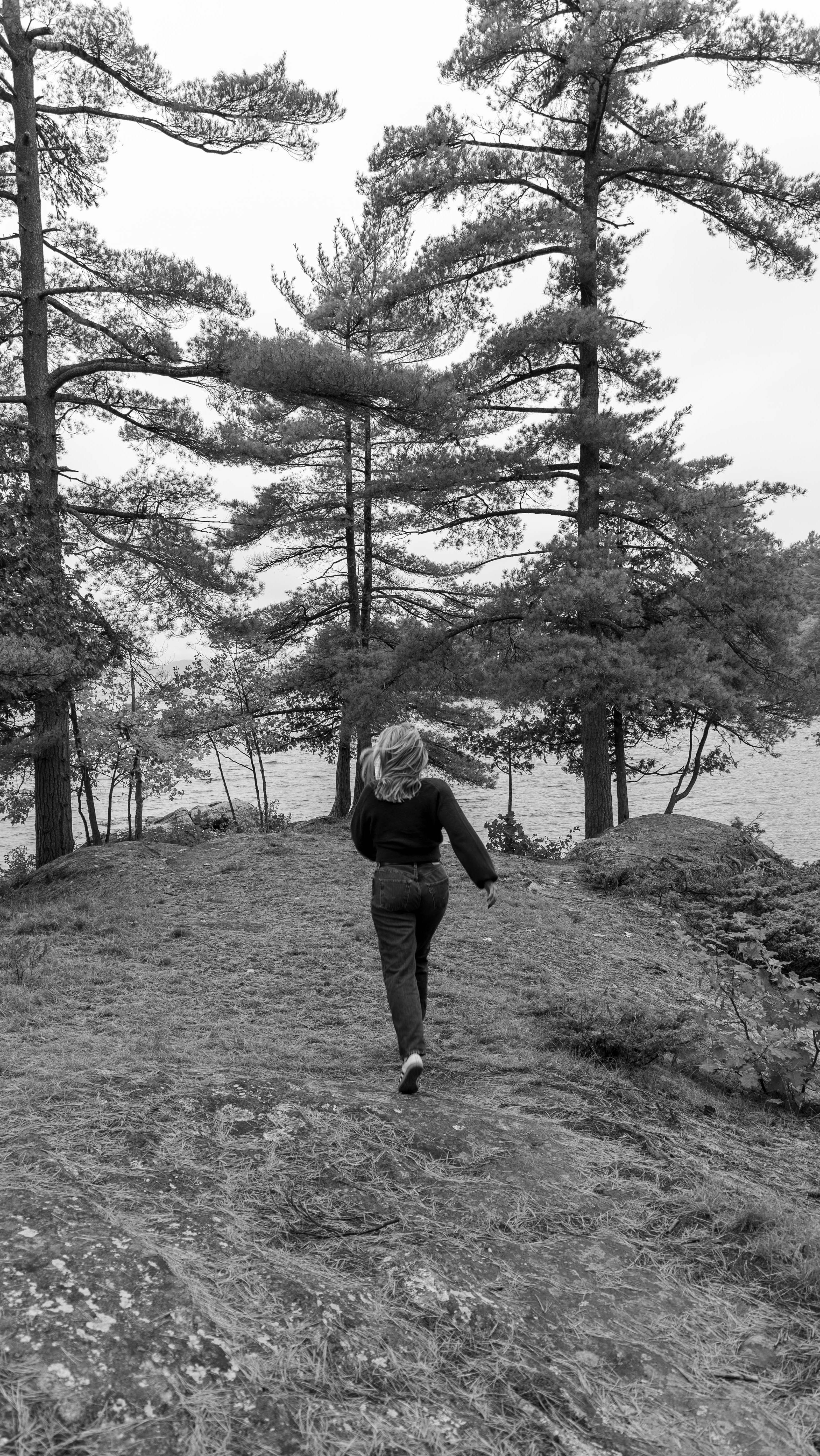 A little behind the scenes from this mini brand shoot with my girl @mackenziebeane.studio ✨
After discussing the vision, we planned to go to a local dock to use the natural landscape to create visuals that felt candid and authentic in taste.
I played with texture, motion blur, and soft light to bring that natural yet elevated feel to each shot — these kind of images are ones that become an extension of your brand identity.
.
.
.
Muskoka Photographer | Branding Photography | Lifestyle Photography | Content Creation | Muskoka Brand Photographer | SR Studios
#MuskokaPhotographer #BrandingPhotography #LifestylePhotography #ContentCreation #MuskokaBrandPhotographer #MuskokaSmallBusiness #BrandPhotography #MuskokaContentCreator #BehindTheScenes #MuskokaBusiness #SRStudios #MuskokaBranding #BrandPhotographer #CreativeDirection #SocialMediaContent #MuskokaLifestyle