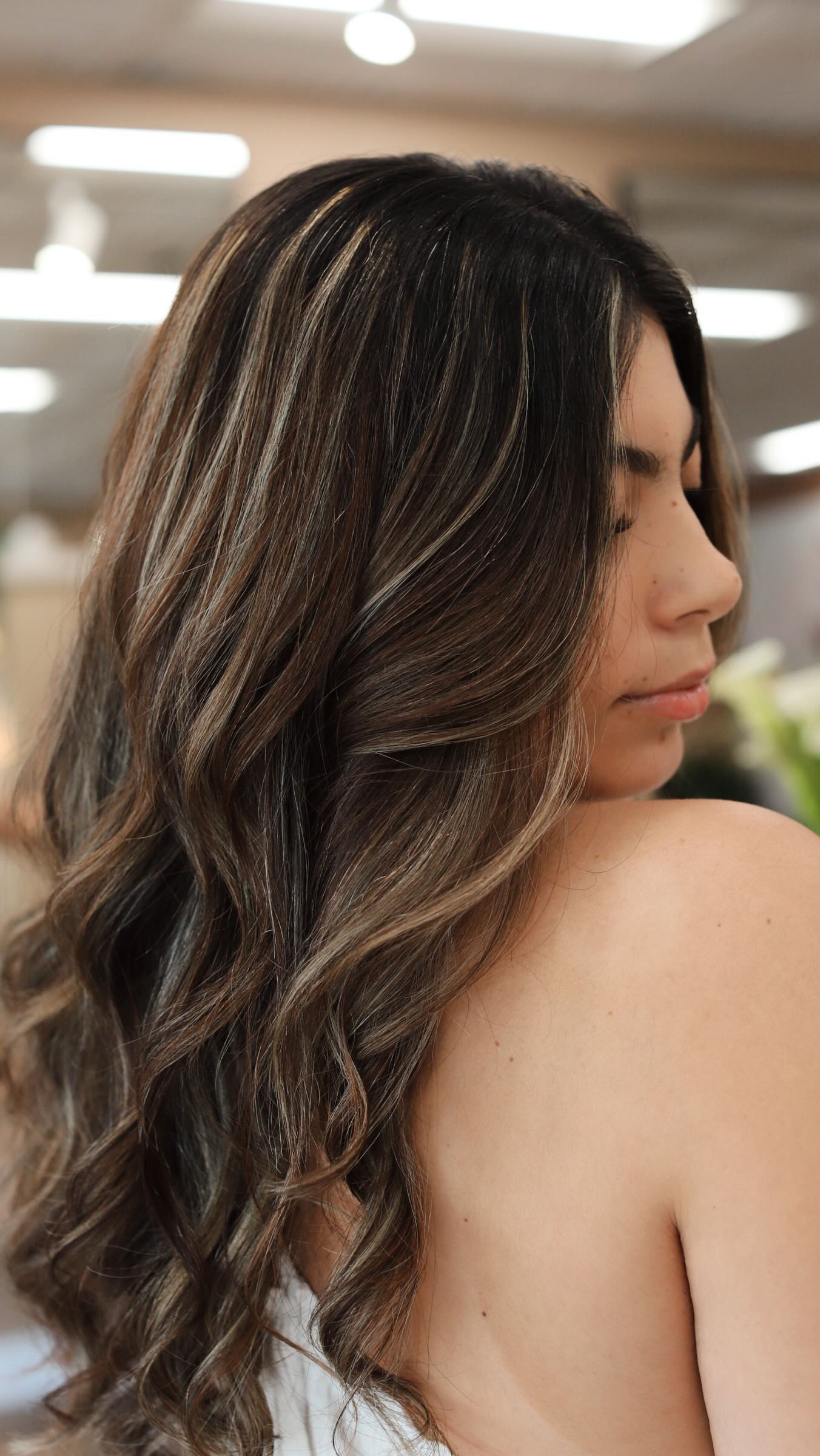 Sometimes we just gotta make a little montage of some recent gorgeousness! 🤌 You are the main event ✨🫶
.
.
.
.
#artehairstudio #bellevuehair #arte #bellevuesalon #bellevuehairsalon #rentonwa #rentonhairstylist #modernsalon #bellevuehairstylist #bellevuewa #pnwhair #salonlife #salonvibes #salonreels