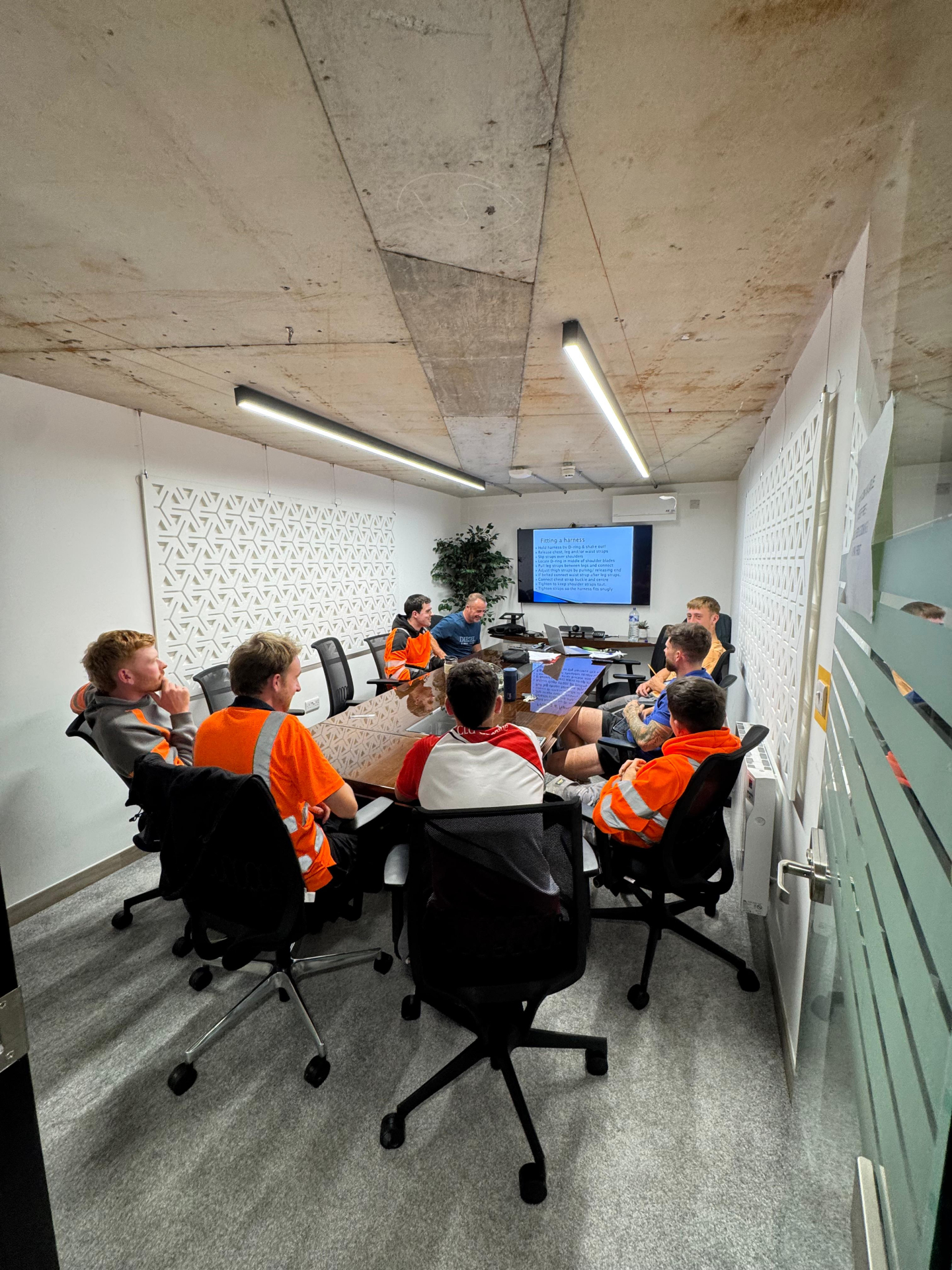 Big ideas need the right space 💡
Book one of our meeting rooms by the hour or day — perfect for team sessions or workshops!
Link in bio
#meetingroom #teambuilding #workshop #loughrea