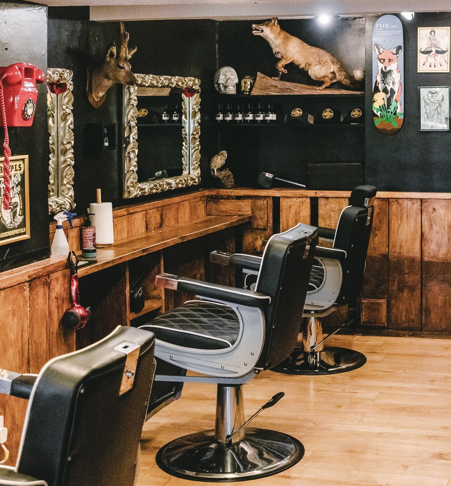We’ve got 3 rare Saturday appointments up for grabs with Lucas and Paul! 💈✂️
If you’ve been waiting for a weekend trim, now’s your chance.
Drop us a DM or book through the link in our bio before they’re gone!
#royalsbarbershop