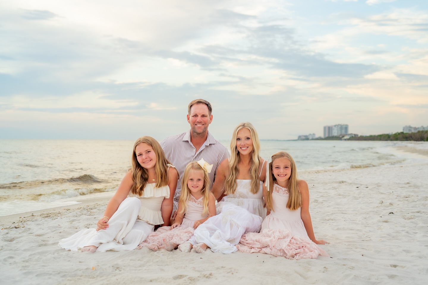 Happy Friday! Beachside with the family💛. #swflphotographer #naplesphotographer #bonitaspringsphotographer