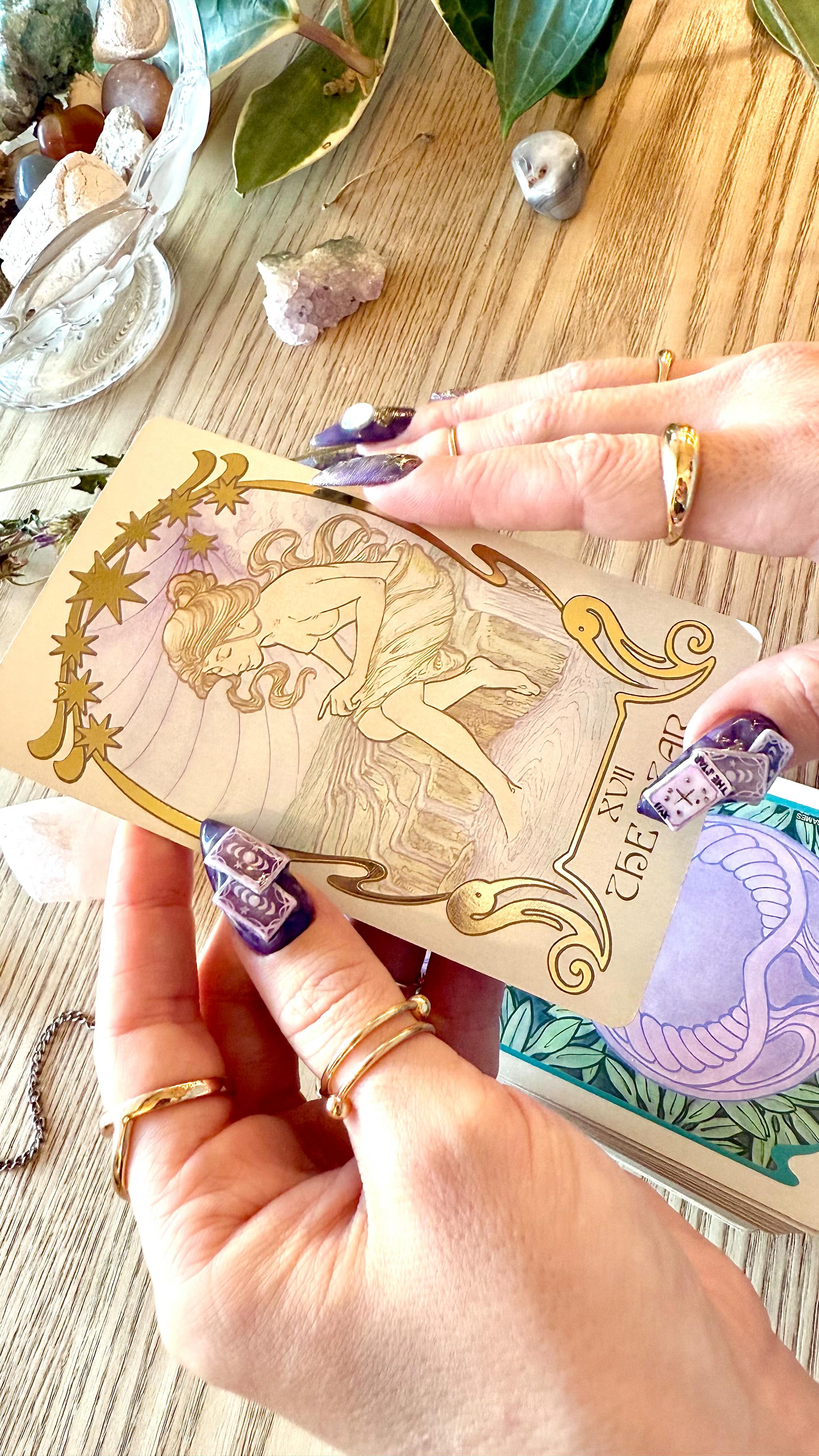 A little witchy 💫🔮
#tarot #nailinspo #halloweennails