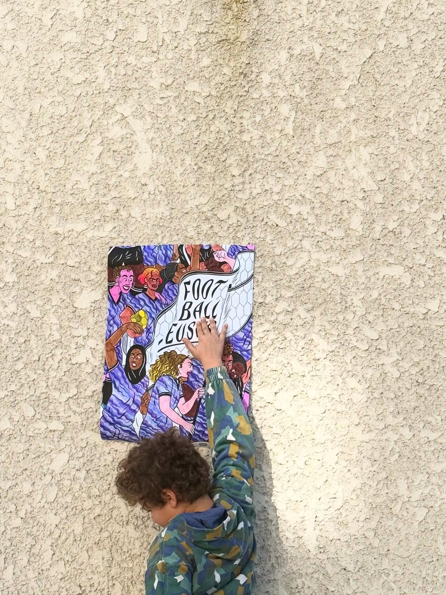 Collages Sauvage
Cet été nous avons vécu avec émotions notre premier Festival de la Photographie à Arles @rencontresarles
Si inspirant de voir de l’art à chaque coin de rue, sur les murs et façades des bâtiments. Murs habités, murs habillés. On s’est dit pourquoi pas chez nous ?
Merci @chloewary pour nous avoir partagé ce dessin si inspirant qui regroupe tout ce qu’on aime.
Merci @la_ppim de nous accompagner dans ce projet et pour les conseils avisés.
D’autres œuvres sont à suivre ✌️
Bisous les Sauvageons
#annecy #bistro #restaurant #lieudevie