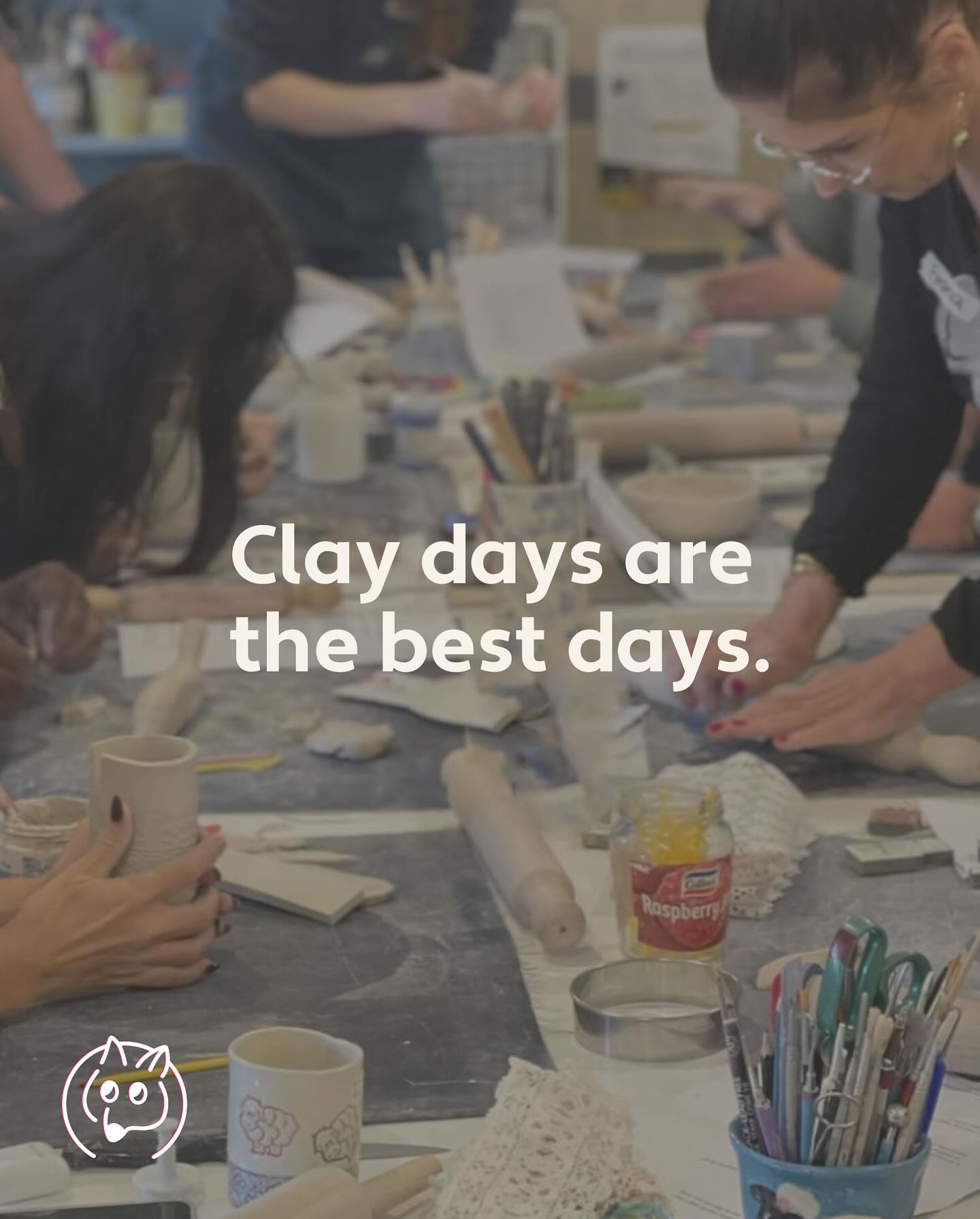 Pottery brings people together 💫 Perfect for team events, birthdays, and creative corporate parties. Build community, get messy, make something beautiful!
⭐️ Book through the link in our Bio ⭐️