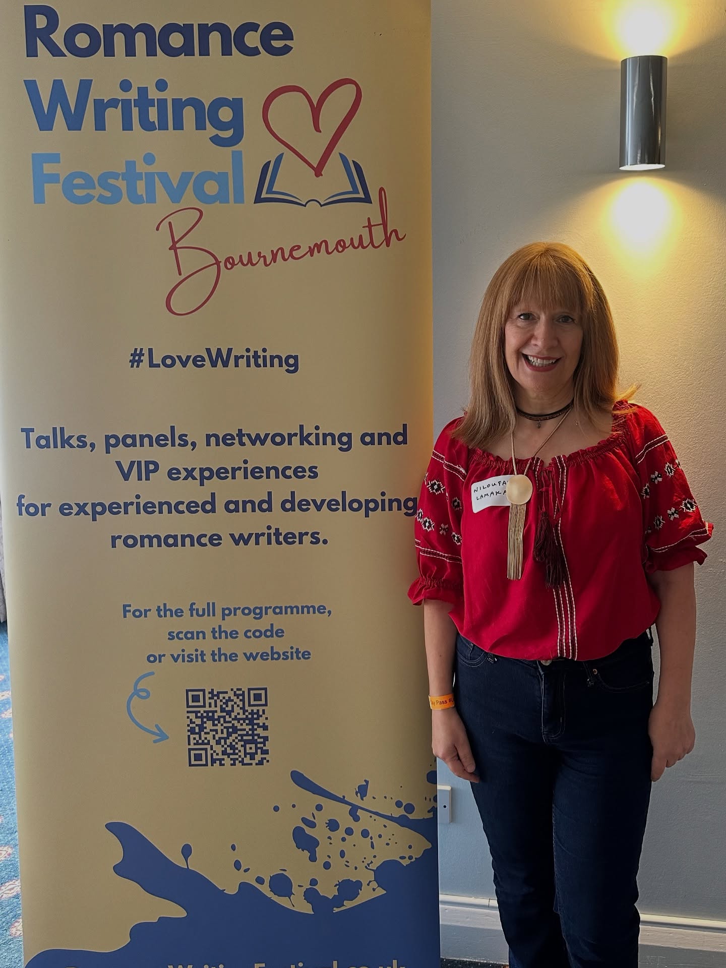๐ฅฐ Had a fab time speaking on the debut author panel about romance books ๐ at @romancewritingfestival ๐by the seaside โฑ๏ธ @onemorechapterhc @authorevents @cwipprize
#authorlife #livingthelife
#romcom #romcombooks #authorinspiration #debutnovel #comedy #romance #bournemouth#agedtoperfectionnovel #niloufarlamakan#AgeIsJustANumber #AgePositive #romancewritingfestival #writingfestival #literaryfestival
#NeverTooLate