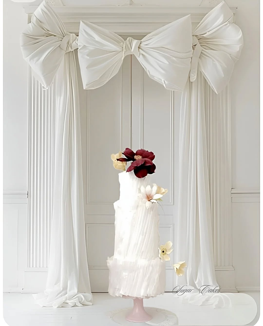 Beautifully adorned wafer paper texture 💛
#saweddings #weddingcakes #bridal #bridetobe #luxurycakes #supportlocal #cake #weddingdetails #waferpaper