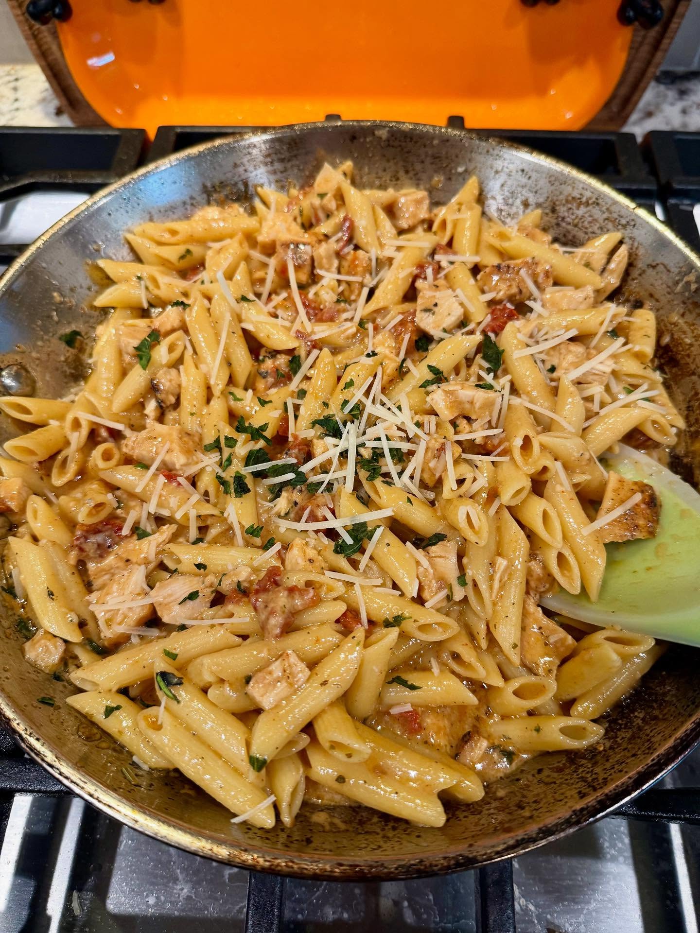 This recipe was even a hit with the kids!
Nutrition Per Serving
Calories: 446
Carbohydrates: 46g
Protein: 49g
Fat: 11g
Full recipe: https://www.truegritlifestyle.com/post/marry-me-chicken-pasta-high-protein-flavor-packed
#healthyeats #weightloss #fitness #recipe