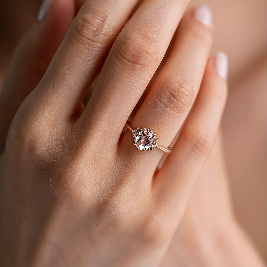 MİHRE 💍🧡
Morganite ve pırlantalı tektaş..
Modellerimiz 14 ayar altındır. Beyaz,rose ve sarı altın seçenekleri mevcuttur. Sertifikalı ve 5 yıl ücretsiz bakım garantilidir. Ürünlerimizi www.bouceg.com adresli web sitemizden ya da Bursa’da bulunan showroomumuzdan satın alabilirsiniz.
#keşfet #keşfetteyiz #tektas #yüzük #pırlanta #dogaltas #evlilik #evlilikteklifi #surprise #hediye #isaidyes❤️