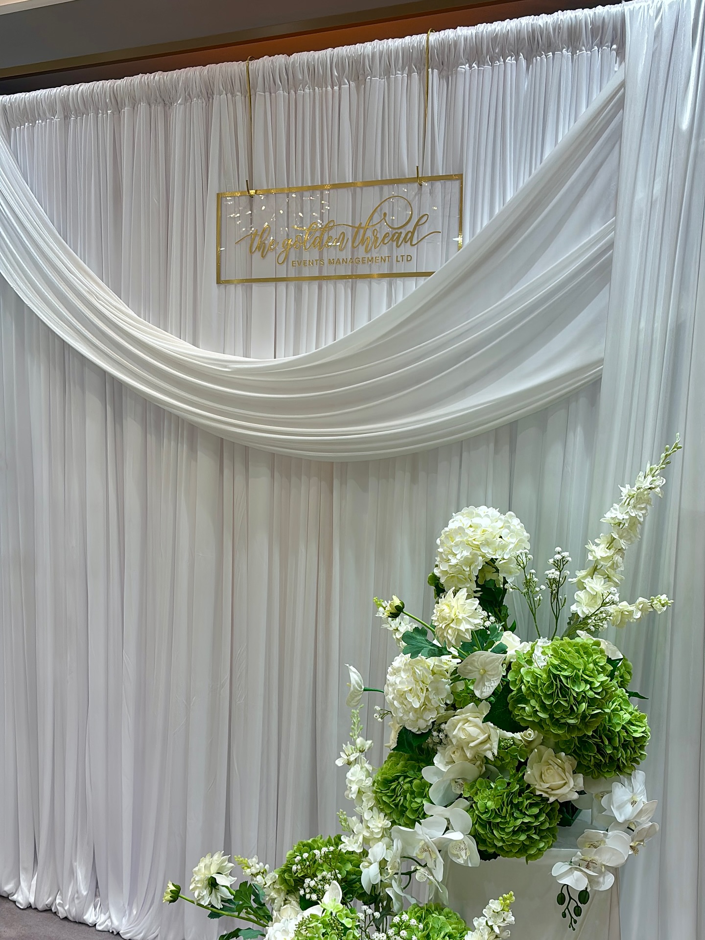 Such a gorgeous evening at @hughricejewellers for their exclusive in-store wedding fair last week 💍✨
We loved being part of it and adding a little Golden Thread magic 🥂
Thank you for having us ✨
#GoldenThreadEvents #EventStyling #WeddingFair #HughRiceJewellers #EventPlanner #WeddingInspo #BridalMagic #YorkshireEvents #HullEvents #EventDesign #LuxuryWeddings #StyledByGoldenThread