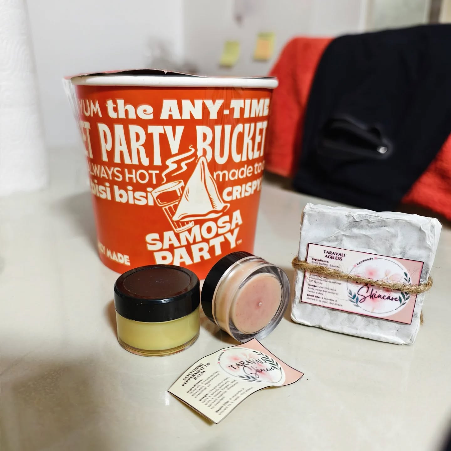 Whenever I send a Taravali box to anyone, I secretly hope these products create even more magic for them than they did for me. 💛
This one’s going out to my bestie, Shailaja, a bundle of freshly made love featuring our aromatic Ageless Bar and Rose and Peppermint lip balms!
Besides making them fresh, I pour in a lot of intention, healing, and gratitude, because skincare isn’t just about what’s in the jar, it’s about the energy that goes into it.
Every Taravali product is blended in small batches, made to order, and shipped while it’s still fresh, so when you open that jar, you’re not just smelling skincare, you’re feeling care. ✨
Here’s to fresh beginnings, glowing skin, and friendships that feel just as nourishing. 💕
PS. Thank you for the samosas @samosaparty !