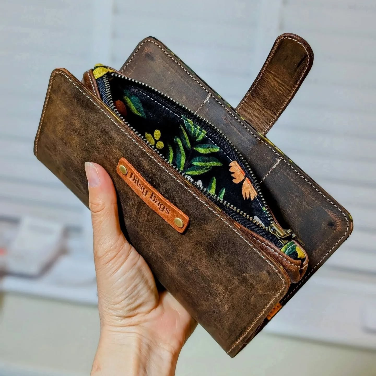 ✨ Crafted with love & built to last ✨
Meet our handmade leather wallet — the perfect mix of rustic charm and everyday function. 🪶
Made from premium distressed leather, it’s roomy enough to fit your phone, cards, and notes while staying sleek and stylish.
🌿 Features:
💼 Genuine hand-stitched leather in a choice of colours
📱 Fits most smartphones
💳 Multiple card slots + zippered pouch
🌸 Choice of gorgeous floral fabric linings
Whether you’re out for coffee or on an adventure, this wallet is your new go-to companion.
#HandmadeLeather #LeatherWallet #DitsyBags #EverydayStyle #ArtisanMade #LeatherLovers #SustainableStyle #CraftedWithCare