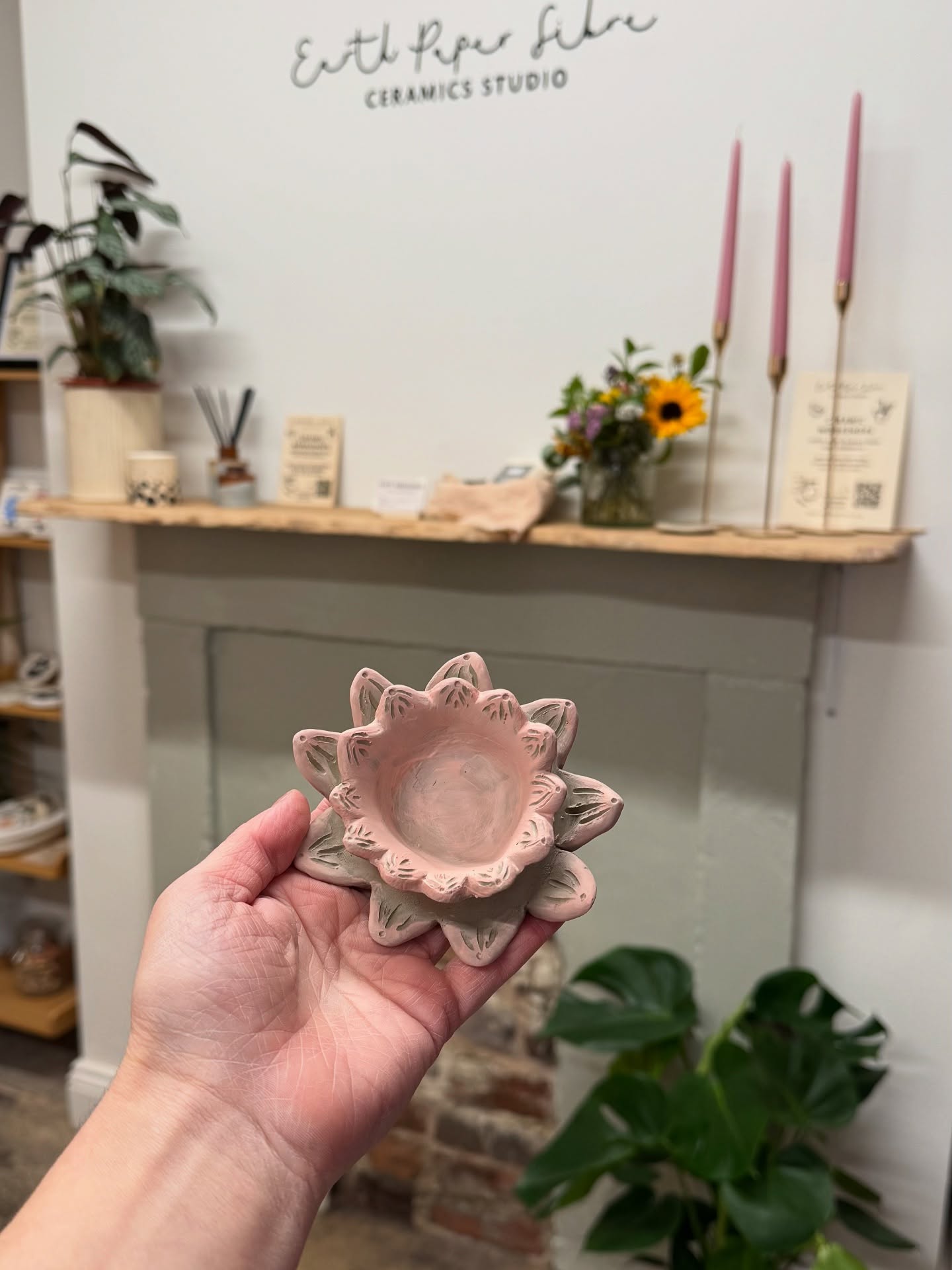 Make your own ceramic candle holder for Diwali 🕯️🌸
Join me this Friday at Leah’s Yard Studio for a cozy 2-hour workshop where you’ll design, make, and decorate your own Diwali candle holder ✨
📅 Friday 17th October
🕖 7–9pm
📍 Leah’s Yard, S1
Only 6 spaces left, grab your spot via the link in my bio under “Workshops at Leah’s Yard” 💖