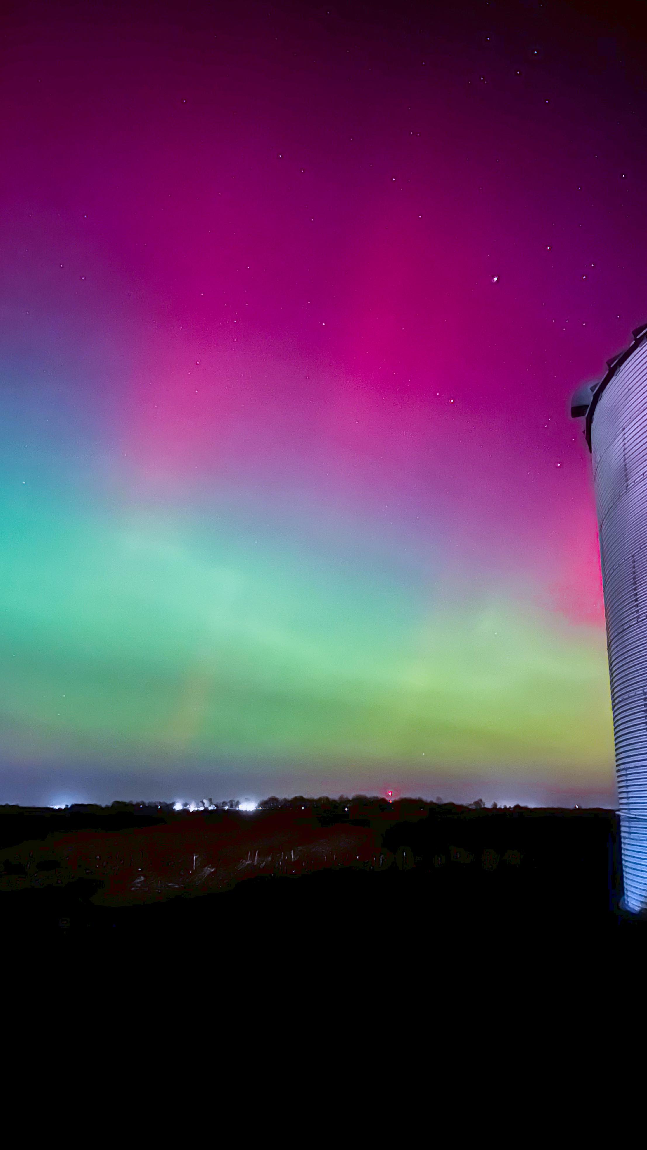 November 2025, the sky forgot its quiet
and painted a curtain across my home in Illinois.
The aurora showed up in full force…
and so did the dreamer behind the lens.
Don’t Sleep. Dream.
✨🌌
#australis #auroraborealis #northernlights2025 #auroramoment #aurorahunters #skyporn #auroraphotography #midwestaurora #midwestnight #timelapsevideo #dreamdigitalimages #dreamdigital #pleasedreamresponsively #dreamweaver #dontsleepdreams #northernlights