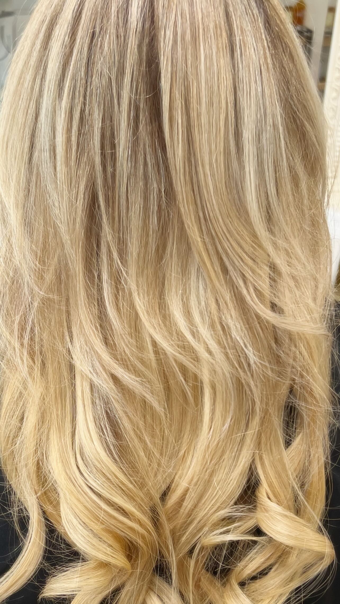 Kennst du das Gefühl, wenn dein Haar einfach nicht mehr will ?
Strähnig, glanzlos, ohne Form – aber du wünschst dir, dass es wieder lebendig aussieht? 💫
Mit der richtigen Technik und hochwertigen Extensions bringe ich Glanz, Fülle und Harmonie zurück – ganz natürlich und typgerecht.
Wenn du dir das auch wünschst: Buche deine Beratung online oder schreib mir direkt 🤍
📍Bel Hair – Rosenstrasse 6, 8700 Küsnacht
#belhairküsnacht #haarextensions #extensionsspezialist #vorhernachher #haaverlängerung #healthyhairjourney #wavesextensions #extensionszürich #exzensions#küsnacht #zürich