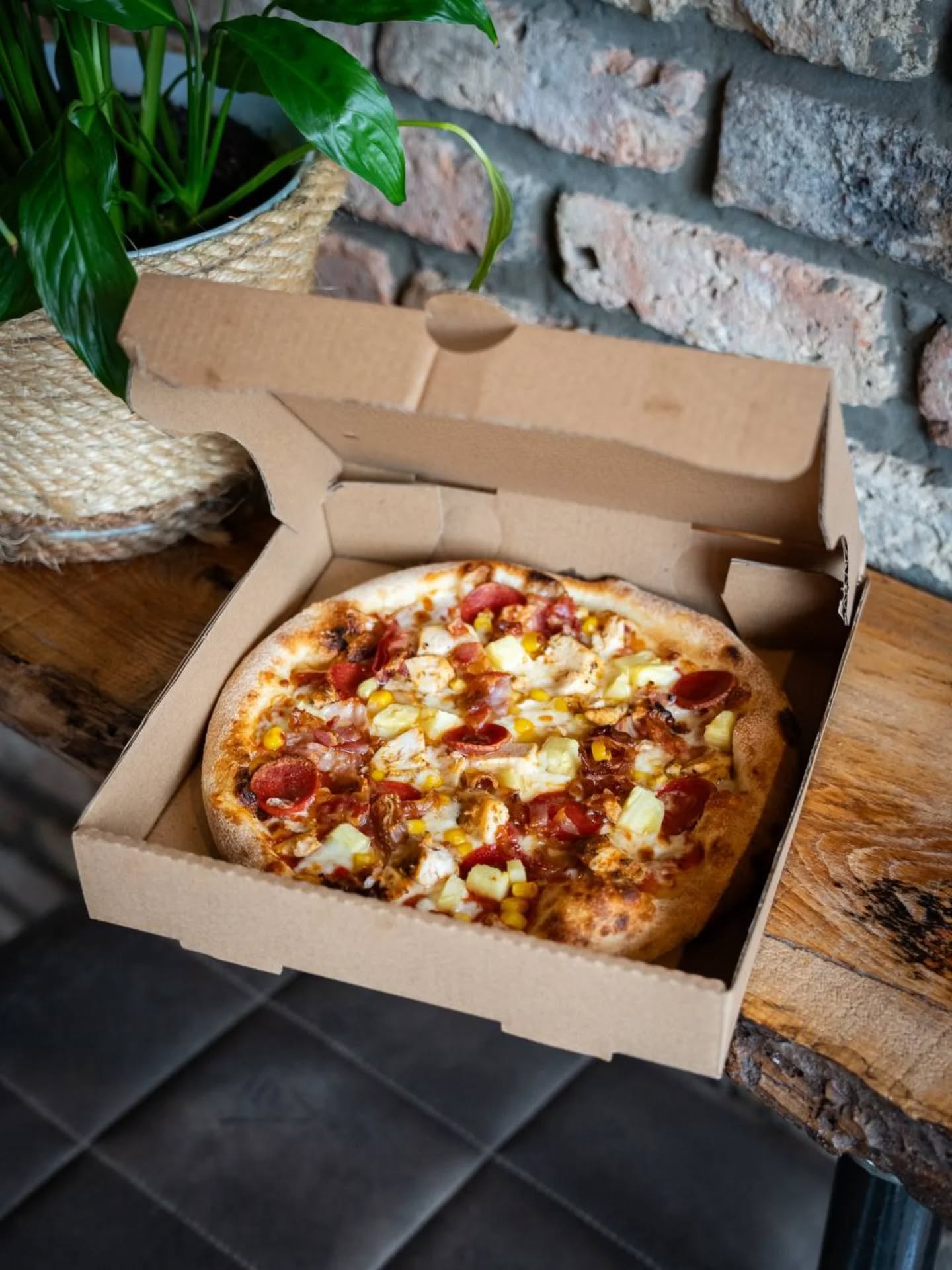 Because good pizza isn’t just for weekends 😍 Treat yourself tonight - capones.ie | 091 520 060.
#caponesgalway #pizzagalway #restaurantgalway #galway
